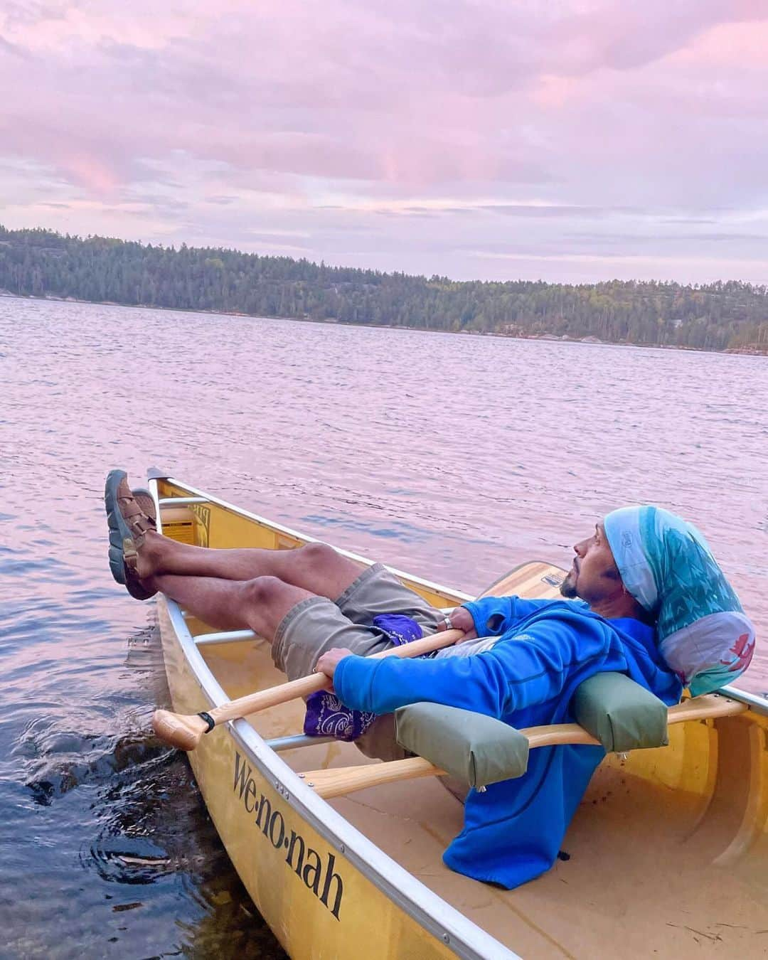 オボズさんのインスタグラム写真 - (オボズInstagram)「Oboz athlete, @dericklugo, recently set out for an adventure in the Boundary Waters Canoe Area Wilderness, he embarked on his first ever canoe outing. 🛶    Read about Derick’s adventure: Link in Bio   #obozfootwear #truetothetrail #canoeadventure #bwcaw」11月22日 3時35分 - obozfootwear