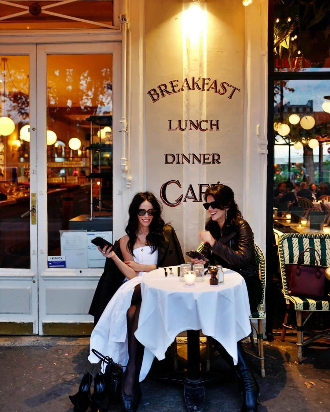 アビゲイル・スペンサーさんのインスタグラム写真 - (アビゲイル・スペンサーInstagram)「I invited my dear friend @hareslina and @ajapictures to hang with me running around #LaMarais one October, Paris afternoon and it went a little something like this. ☕️   📸 @ajapictures」11月22日 3時51分 - abigailspencer