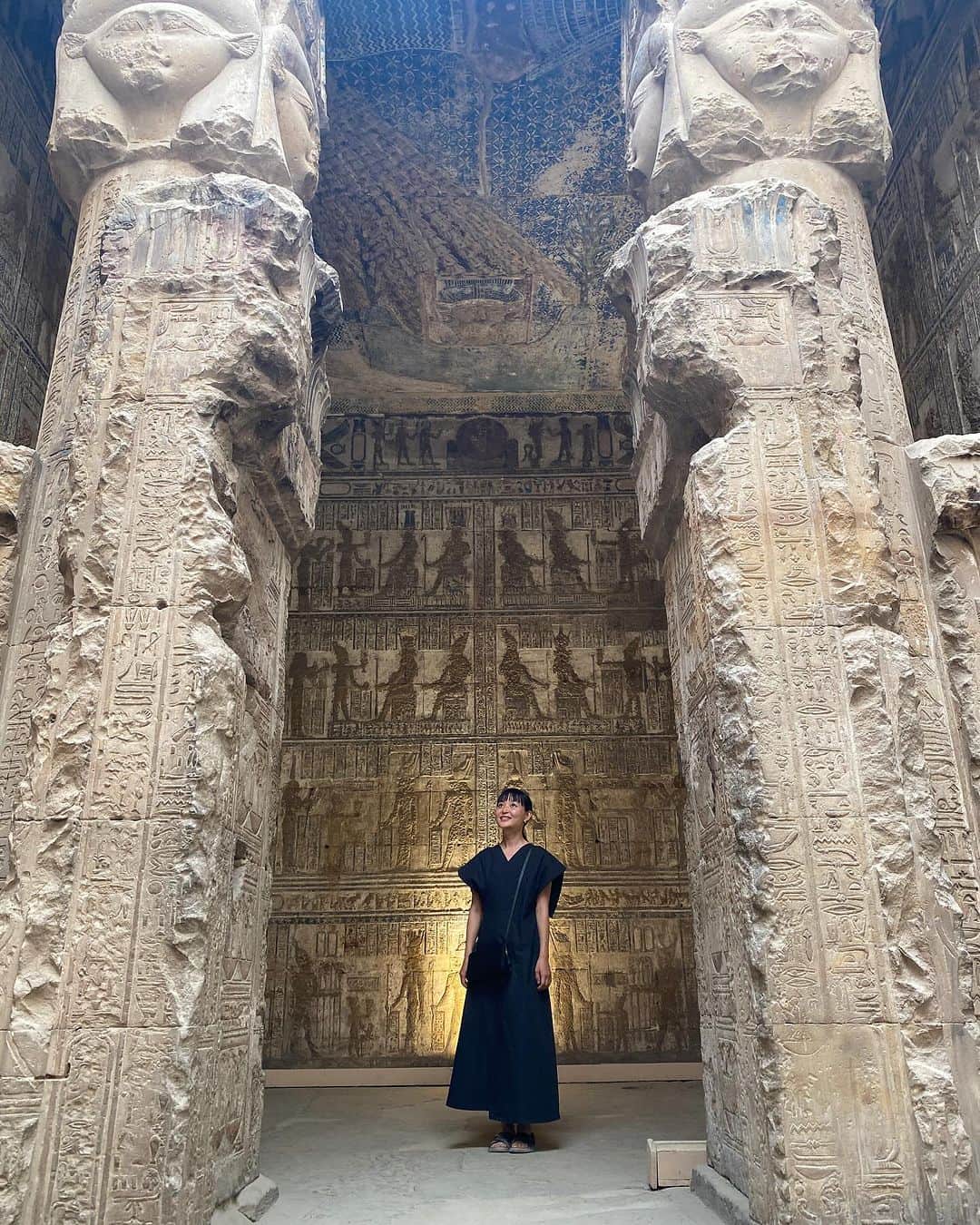 青山有紀さんのインスタグラム写真 - (青山有紀Instagram)「エジプトで体感したエネルギーそのままを響かせてブレンドした新作酵素シロップ🩷 陰陽統合、三位一体、大調和の旅でした（写真はハトホル神殿にて）✨🔯✨ わたしはあなた、わたしたちはひとつ、という懐かしい感覚に還ってきた。 そして、合わせたフラワーエッセンスがまさに平和の波動でぴったりすぎる🕊️✨✨✨さすがよしこさん💓 @yoshikokaro @gardenofspirit_essence  今夜20時に新作発売します！ 同時刻くらいにインスタライブもする予定なのでよかったらぜひ観に来てください🩷 @aoyakyoto」11月22日 14時50分 - yukiaoya