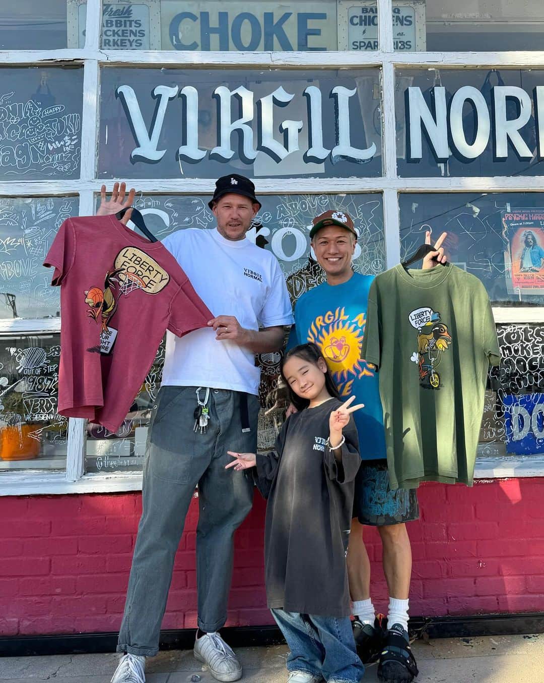 照屋 健太郎のインスタグラム：「@virgilnormal 🌴🇺🇸💭 LIBERTY FORCE T-shirts are on sale at Virgil Normal, a select shop in LA that I love. Thank you Charlie‼︎  アメリカ・ロサンゼルスにある大好きなセレクトショップ『Virgil Normal（ヴァージル ノーマル）』 にてLIBERTY FORCEのTシャツを販売しています。オーナー兼グラフィックアーティストのCharlie Staunton（チャーリー・スタントン）さん、今日はありがとうございました😊🙌  VIRGIL NORMAL 4157 Normal Ave, Los Angeles, CA TEL 323-741-8489 Monday - Sunday 11-5pm www.virgilnormal.com  #世界から注目される沖縄へ #LIBERTYFORCE #CHASEYOURBRIGHTFUTURE #VIRGILNORMAL #LOSANGELES」