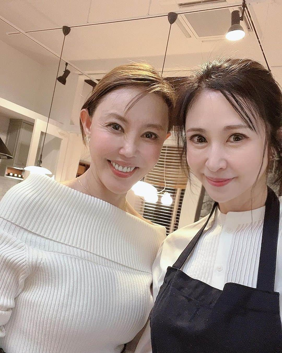 越野矢素子さんのインスタグラム写真 - (越野矢素子Instagram)「いつも『妹やねん。』と紹介してくれる本当のお姉ちゃんみたいな恵子さん🩷 @hairmakelan5921」11月22日 13時25分 - loversyaso