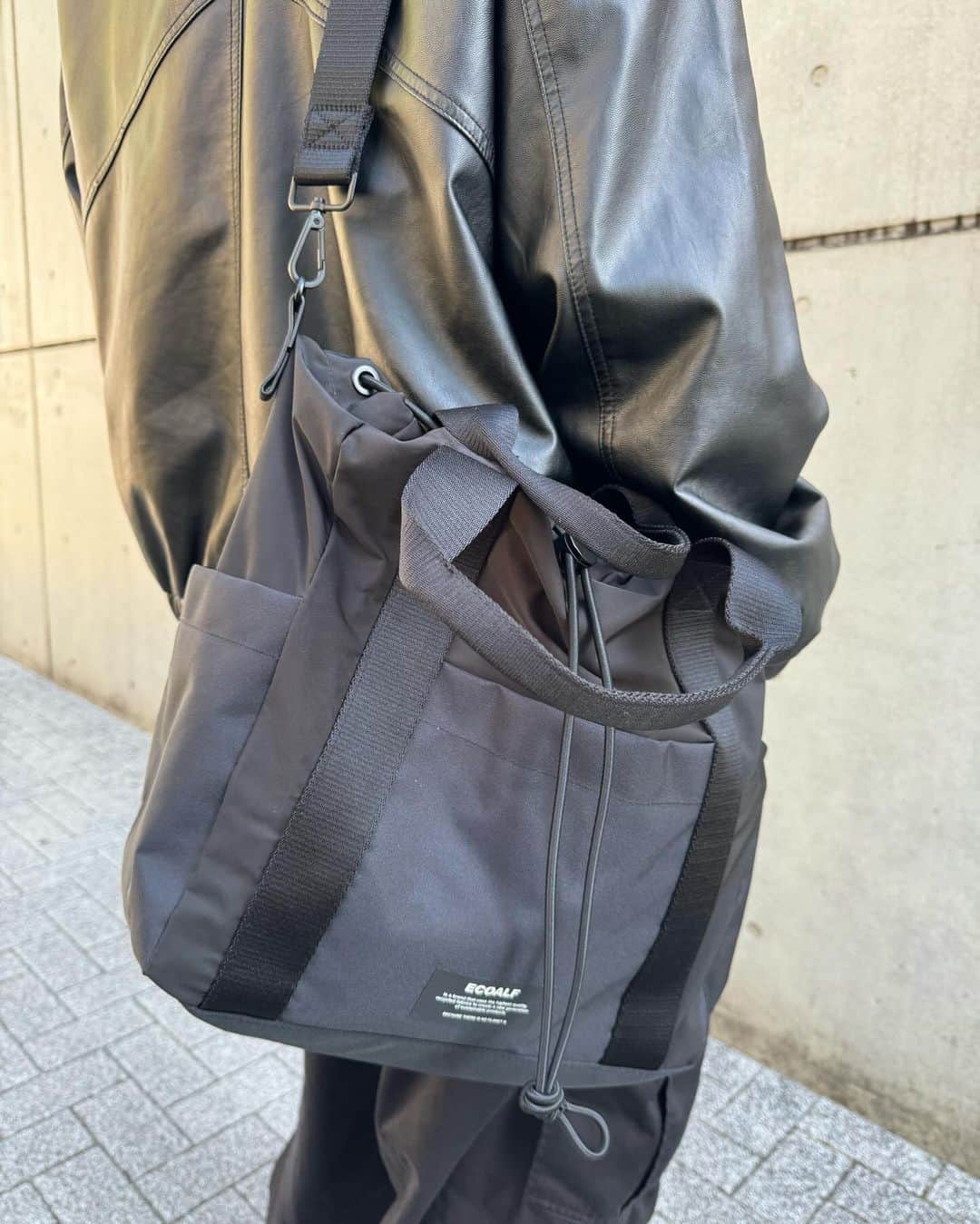 三海裕弥さんのインスタグラム写真 - (三海裕弥Instagram)「Convenient bag with many pockets✌︎ What kind of bag do you like??☺︎ ・ If you have time, go to the pop-up store at Isetan Shinjuku! ・ SIZE：FREE Height：184cm (About 6ft) ・ #Promotion #ecoalf #エコアルフ #Bag  #BecauseThereIsNoPlanetB #第2の地球はないのだから #サステナブル #サステナブルブランド #サステナブルファッション」11月22日 13時40分 - kapetayo_yuya