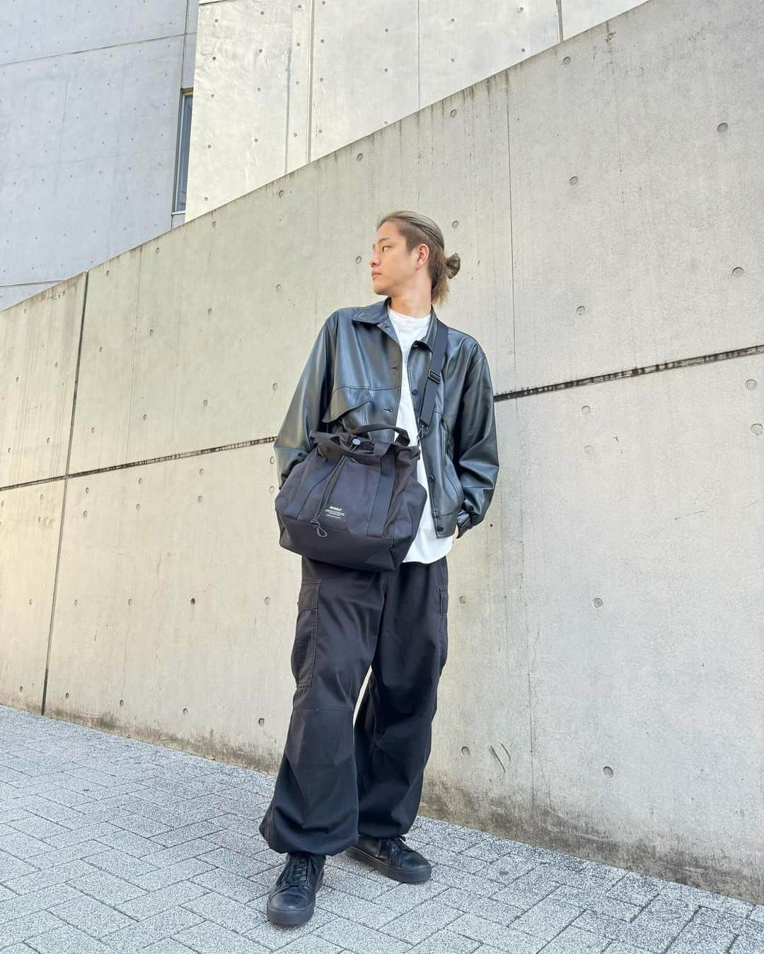 三海裕弥さんのインスタグラム写真 - (三海裕弥Instagram)「Convenient bag with many pockets✌︎ What kind of bag do you like??☺︎ ・ If you have time, go to the pop-up store at Isetan Shinjuku! ・ SIZE：FREE Height：184cm (About 6ft) ・ #Promotion #ecoalf #エコアルフ #Bag  #BecauseThereIsNoPlanetB #第2の地球はないのだから #サステナブル #サステナブルブランド #サステナブルファッション」11月22日 13時40分 - kapetayo_yuya