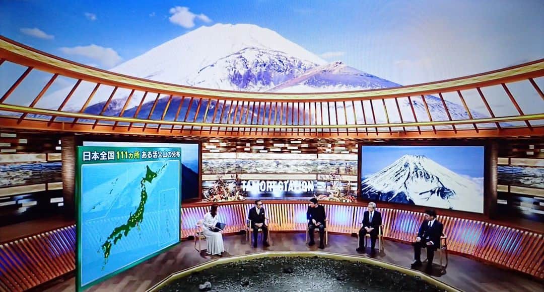 野口健さんのインスタグラム写真 - (野口健Instagram)「11月25日（土）夜20時54分から放送の、テレビ朝日「タモリステーション」に出演します。 今回のテーマは「富士山噴火 その時日本は？～令和最新！生活シミュレーション〜」。 「富士山が噴火したらどうなるか」に焦点を当てて、タモリさんや専門家の先生方とお話ししました。 富士山はいつ噴火してもおかしくないと言われています。 火山災害に備えるためにも、ぜひご覧ください。 野口健事務所 https://www.tv-asahi.co.jp/tamori-station/  #タモリステーション #富士山噴火 #野口健」11月22日 13時55分 - noguchiken8848