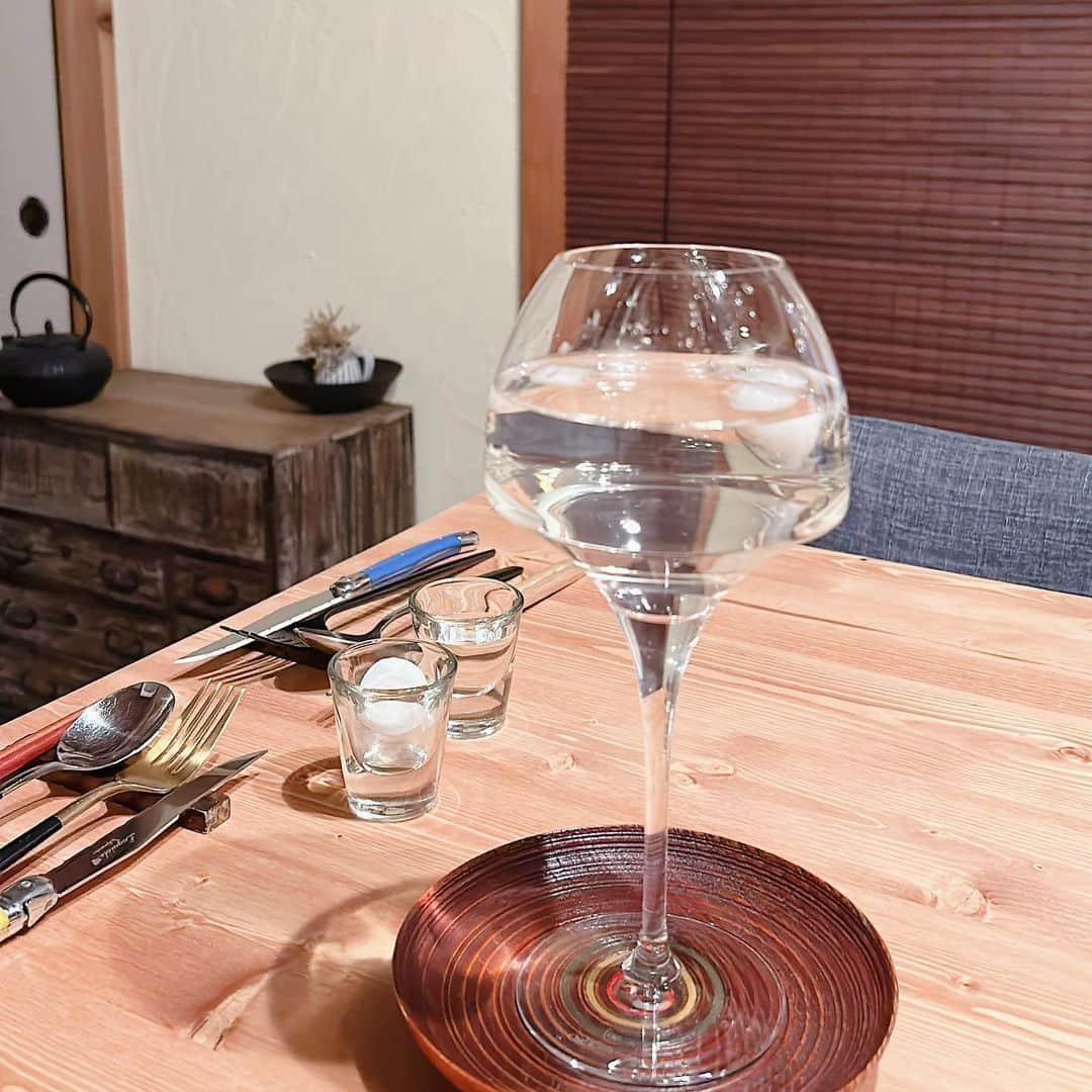 SPARAのインスタグラム：「オンラインサロンのオフ会 今回は初の焼津まで！ 焼津在住の @kaorince_1221_ ちゃんのおかげで素敵なお店を知れました！ 知る人ぞ知る「焼津のおかん」さんへ。 実は焼津のおかんとしてはもうすぐ閉店。店名が変わりリニューアル。 お食事が本当に美味しくて、 丁寧な創作料理をいただきました！ お店が変わったら月に1回オープンするハンバーグも絶対食べに行きたい♡ @fiorita1220   静岡同好会の皆さん楽しい時間を有難う♡ 今回は新規でお会いする方もいて新鮮で楽しく、あっという間の時間でした♪ 皆さんまた12月も楽しみにしてます！！ @parafuse.yumi.tokyo_shizuoka  @unakween_desu  @kaorince_1221_  @mayu_twinsmommy」