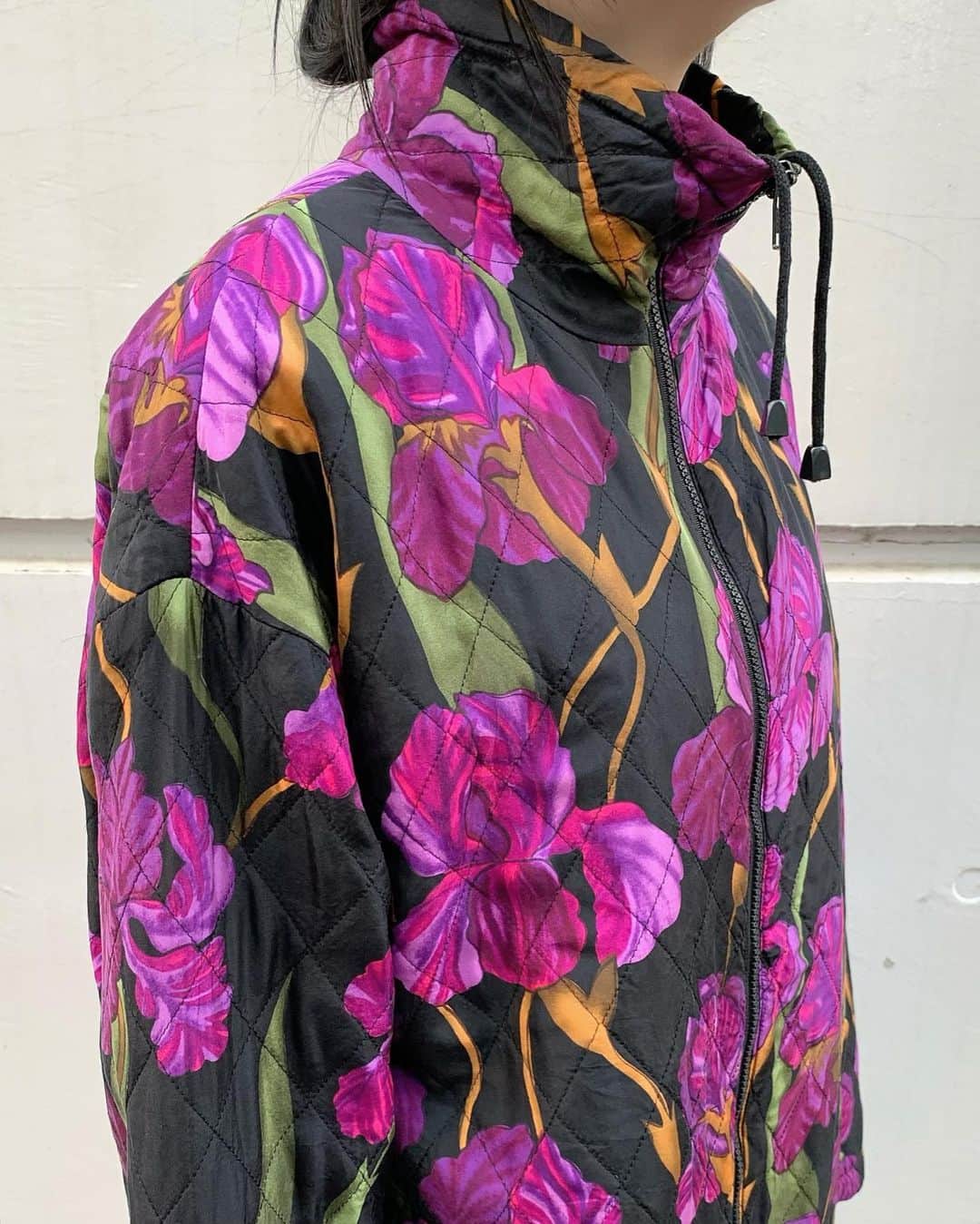 birthdeathさんのインスタグラム写真 - (birthdeathInstagram)「New Arrival  80's Purple floral silk quilted jacket  上記商品は本日11月22日20:00〜オンラインストアに掲載予定です。  #birthdeath #vintage」11月22日 14時13分 - birthdeath_tokyo