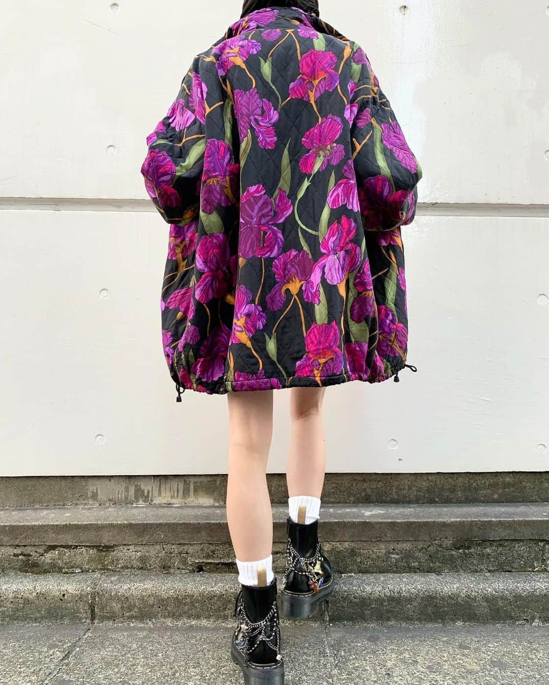 birthdeathのインスタグラム：「New Arrival  80's Purple floral silk quilted jacket  上記商品は本日11月22日20:00〜オンラインストアに掲載予定です。  #birthdeath #vintage」