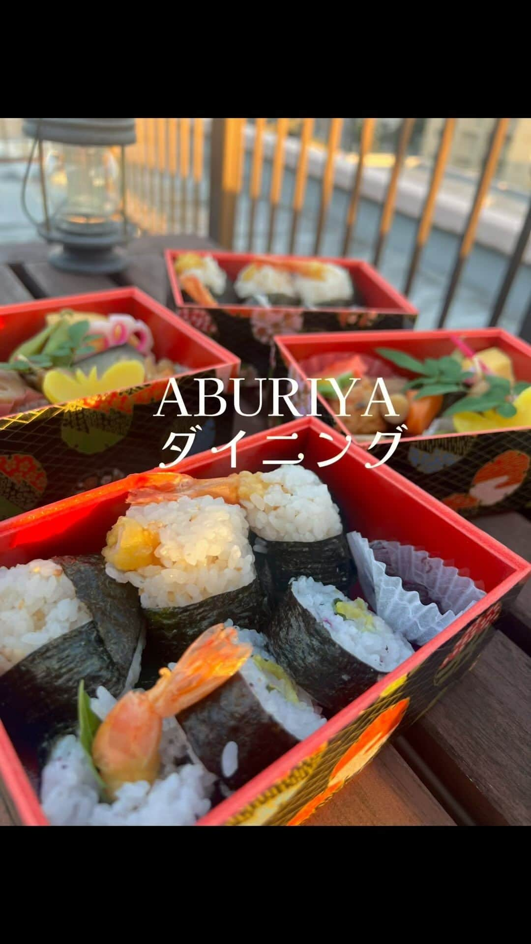 中村かなのインスタグラム：「名古屋市守山区の海鮮居酒屋 【 ABURIYA ダイニング 】さんの 天むす弁当🍱  2段で華やかなお弁当✨ 法事や会社の会議のお食事にも 利用が多いそうです😌✨  近隣エリアは配送もしてくださるみたいです🚗  #PR @aburiyadining #天むす #お弁当 #名古屋グルメ #名古屋名物 #名古屋 #守山区 #名古屋市守山区 #弁当 #テイクアウト」