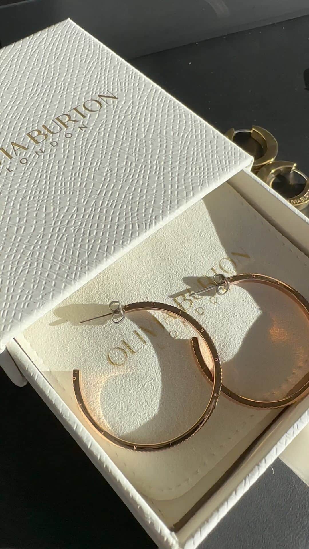 Olivia Burtonのインスタグラム：「Run, don’t walk our Black Friday Event Starts NOW.  Tap to shop our team’s top picks this Black Friday with 25% off sitewide and in our Covent Garden store.  #OliviaBurtonLondon #BlackFriday #TopPicks」