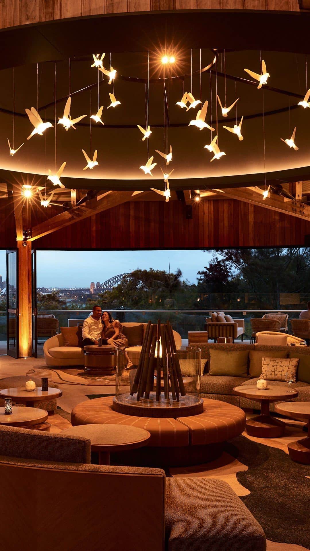 のインスタグラム：「Give the gift of a unforgettable overnight stay this Christmas 🎄🦒  From a luxury eco-retreat, African-style safari tents, glamping to camping in Sydney or in Dubbo – there’s an overnight stay for everyone at Taronga. It’s the perfect gift for couples or families and it’s #ForTheWild.   Shop the Taronga Gift Guide via the link in bio 🔗」