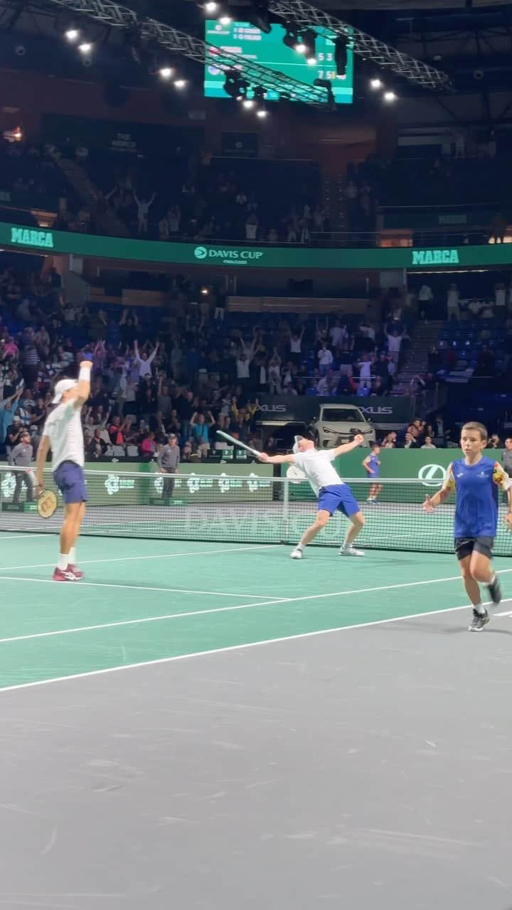 ATP World Tourのインスタグラム：「The moment! The crowd! The noise!   Finland continue to make history 🇫🇮  #DavisCupFinals」