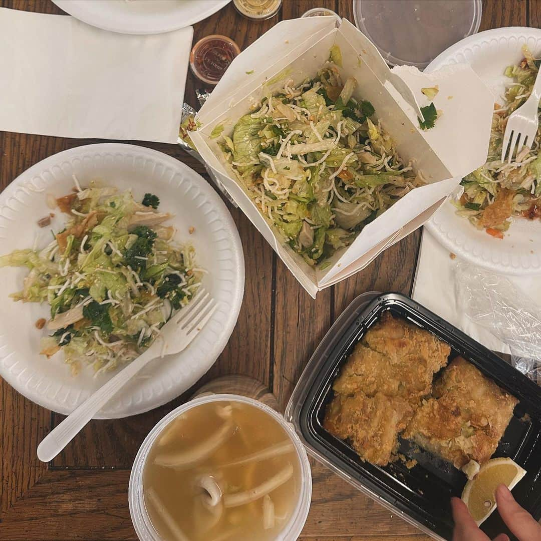 トームさんのインスタグラム写真 - (トームInstagram)「My heart belongs to the California Chinese Chicken Salad, which I ate on my first trip to #LosAngeles 20 years ago at the iconic #NEWMOON in #DowntownLA  It’s still the best in town, followed closely by @joansonthird @erewhonmarket and @goopkitchen which I am ashamed to say I ate more than anything else in LA this trip . Gwyneth, you got me and you get me! I ate a lot of GOOPs chicken curry wraps w mango salsa and bone broth with turmeric! I guess I’m hooked?」11月22日 6時18分 - tomenyc