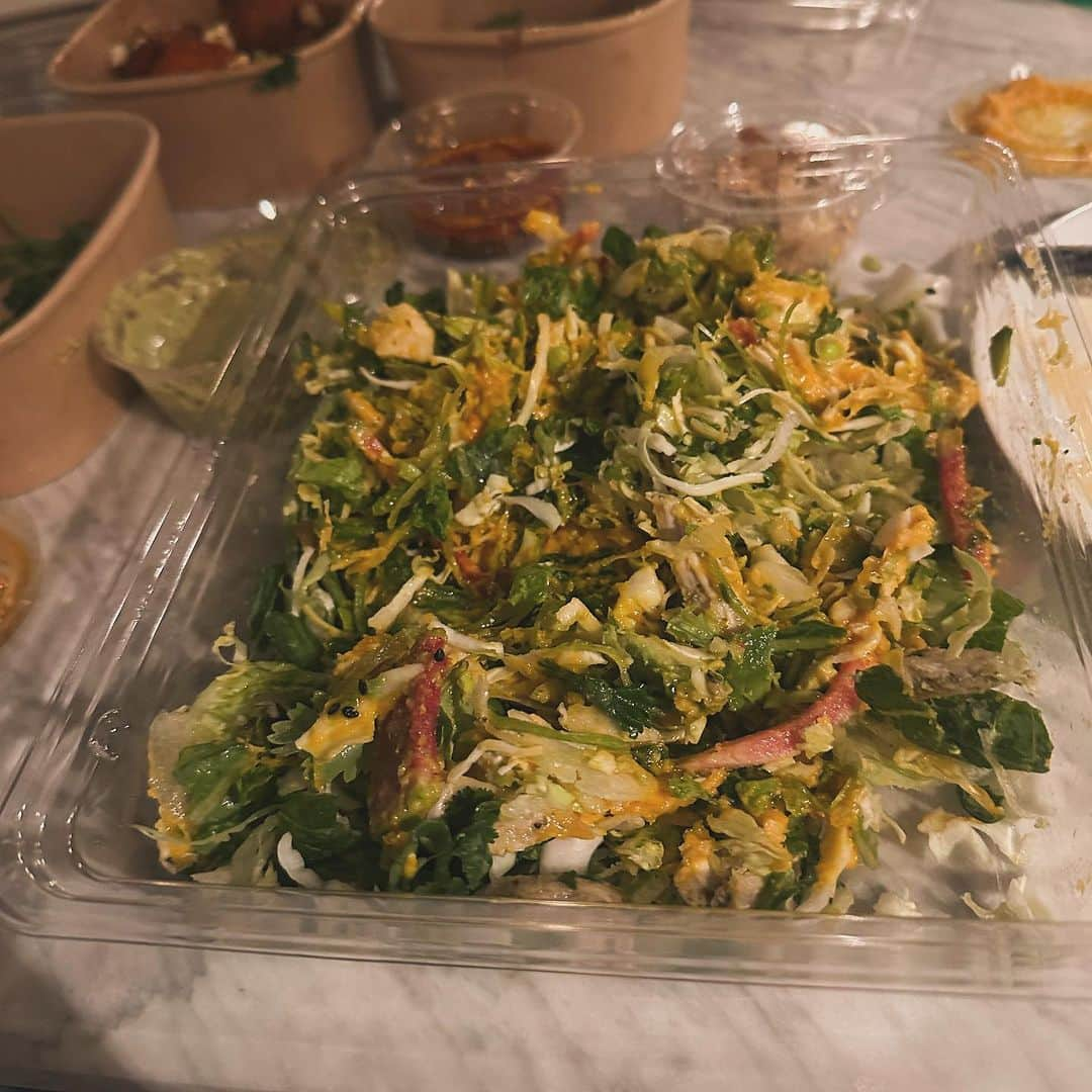 トームさんのインスタグラム写真 - (トームInstagram)「My heart belongs to the California Chinese Chicken Salad, which I ate on my first trip to #LosAngeles 20 years ago at the iconic #NEWMOON in #DowntownLA  It’s still the best in town, followed closely by @joansonthird @erewhonmarket and @goopkitchen which I am ashamed to say I ate more than anything else in LA this trip . Gwyneth, you got me and you get me! I ate a lot of GOOPs chicken curry wraps w mango salsa and bone broth with turmeric! I guess I’m hooked?」11月22日 6時18分 - tomenyc