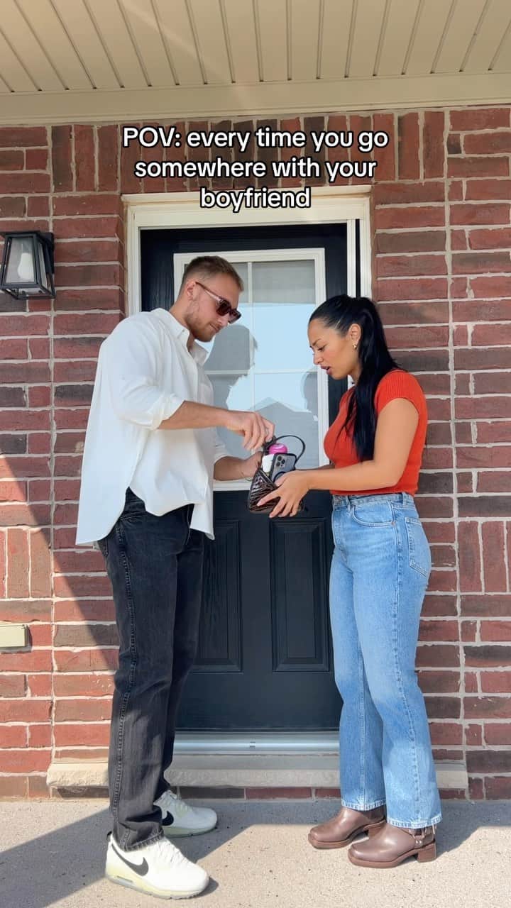 Reformationのインスタグラム：「Not boyfriend proof. @calebnandrea」