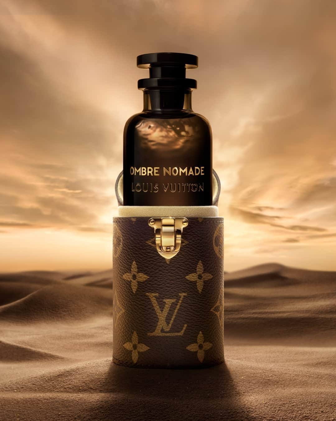 ルイ・ヴィトンのインスタグラム：「Ombre Nomade. Inspired by the changing reflections of the desert, the emblematic perfume by Master Perfumer Jacques Cavallier Belletrud is encapsulated in a Marc Newson designed, black bottle pierced by light – reminiscent of the golden dunes at dusk. Emulating the sun's path as it creates shimmering patterns over the sand, mystical swirls of oud come to life through an olfactory trail imbued with contrast and sensuality. Discover the iconic Louis Vuitton fragrance via link in bio.  Exclusively available on Louis Vuitton's website or in stores.   #LVParfums #LouisVuitton」