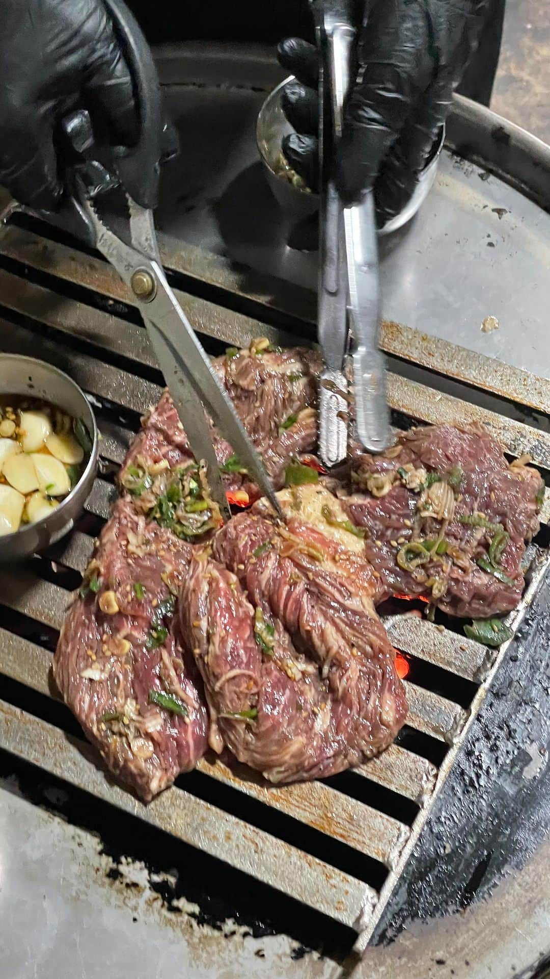 楽しんごのインスタグラム：「こちらの立食い焼肉美味過ぎた！🥩　また明日も行こう  もう幸せ過ぎる！　#맞팔　　　　　　　　　　　#소통	　#데일리　  #좋아요 	#선팔　#팔로우 #방탄소년단 #먹방　#소통해요　#선물　#일본　#존맛　#프로필　 #친구해요　#고마워요　#힐링여행　##한국여행  #맞팔 #소통　	#선팔　	 #친스타그램  #인친　	#맛있어 	#먹방 	#맛집 	#tanoshingo #점심 #푸드스타그램」