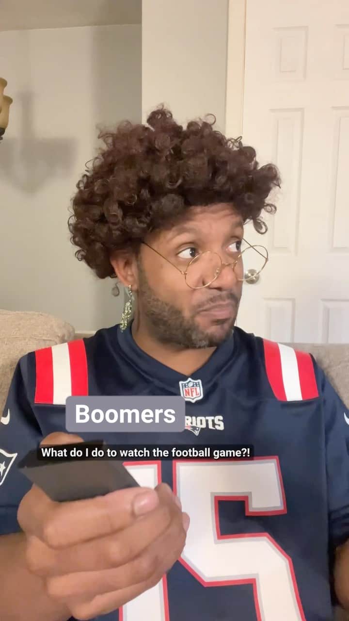 YouTubeのインスタグラム：「you’re going to love this.  your parents are going to love this.  your family is going to love this.  catch your favorite out of market games when you tune in to nfl sunday ticket on youtube tv now starting at $89.」