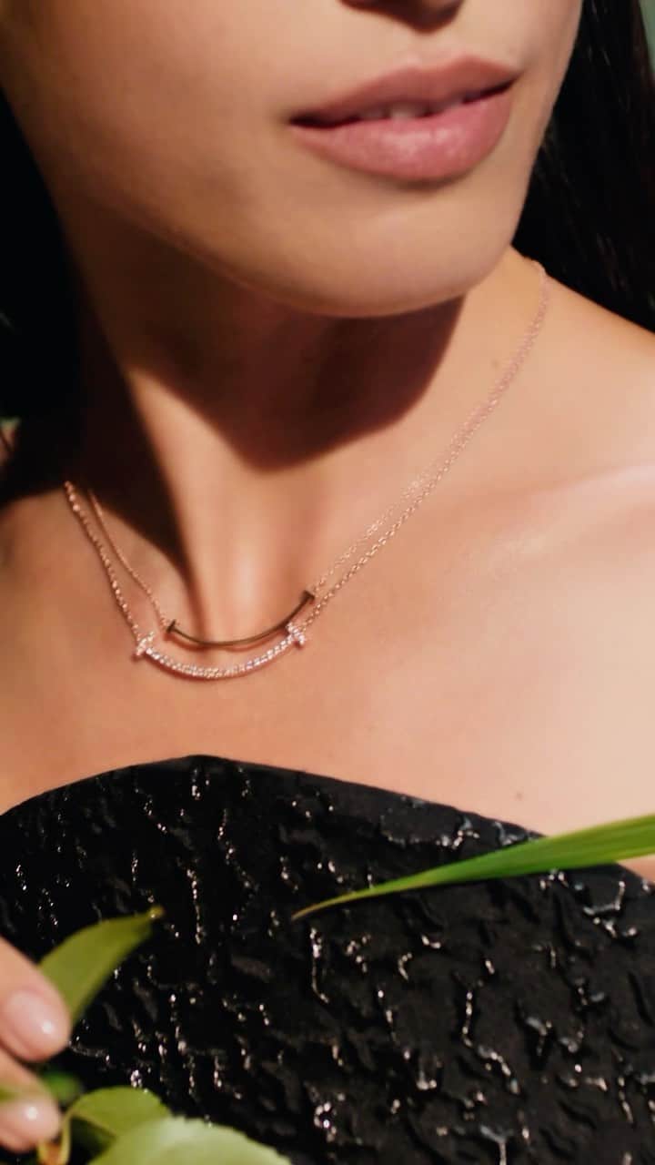 ティファニーのインスタグラム：「Timeless traditions deserve to be marked by timeless heirlooms. Link in bio to shop. #Thanksgiving #ATiffanyHoliday #TiffanyT #TiffanyAndCo」