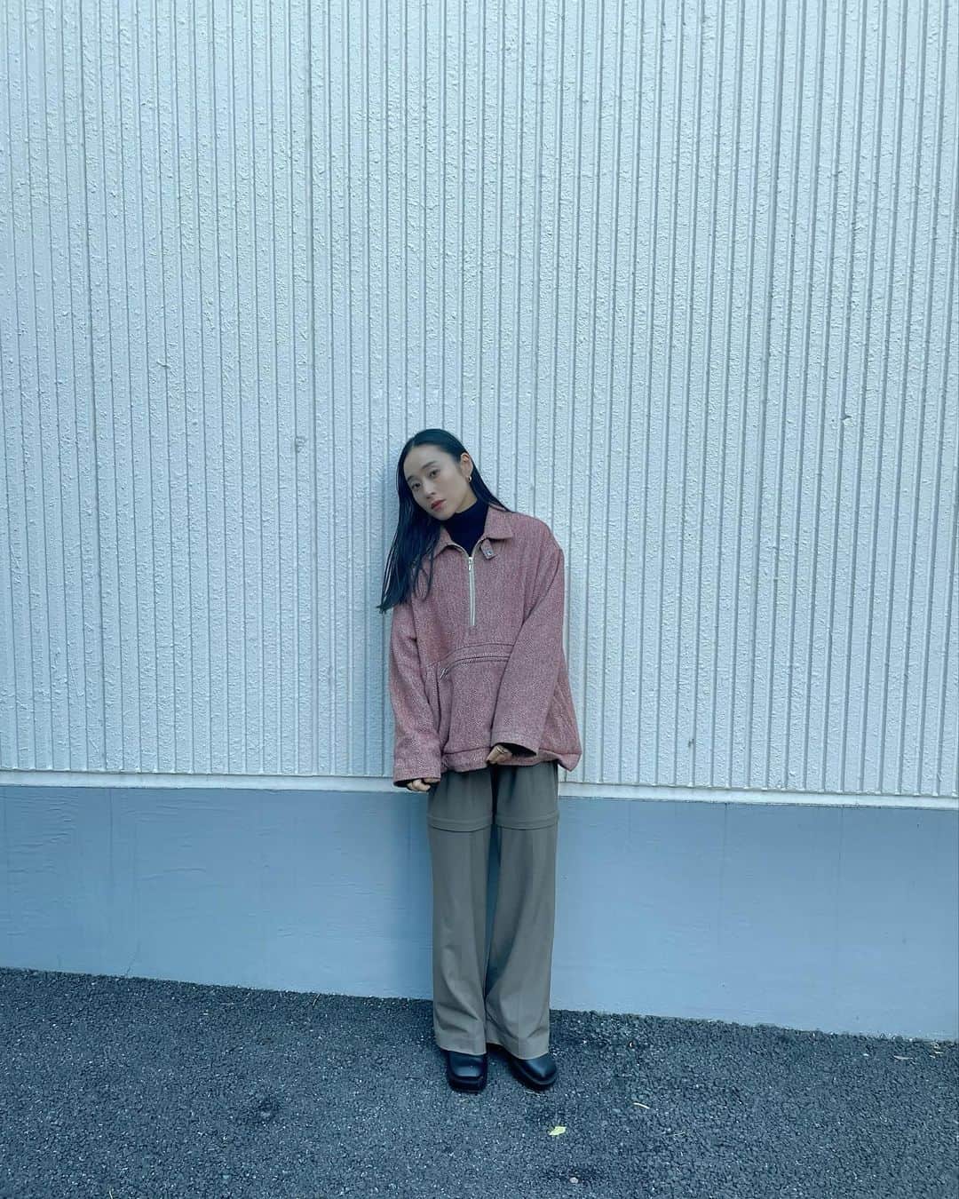 長屋なぎさのインスタグラム：「outer:  @mullerofyoshiokubo_official  knit: @maisonmargiela  pants: @mediam_official   週末のお洋服。 Mullerとmediam着てると 女子に褒められる率が高いのです◎  #155cm」