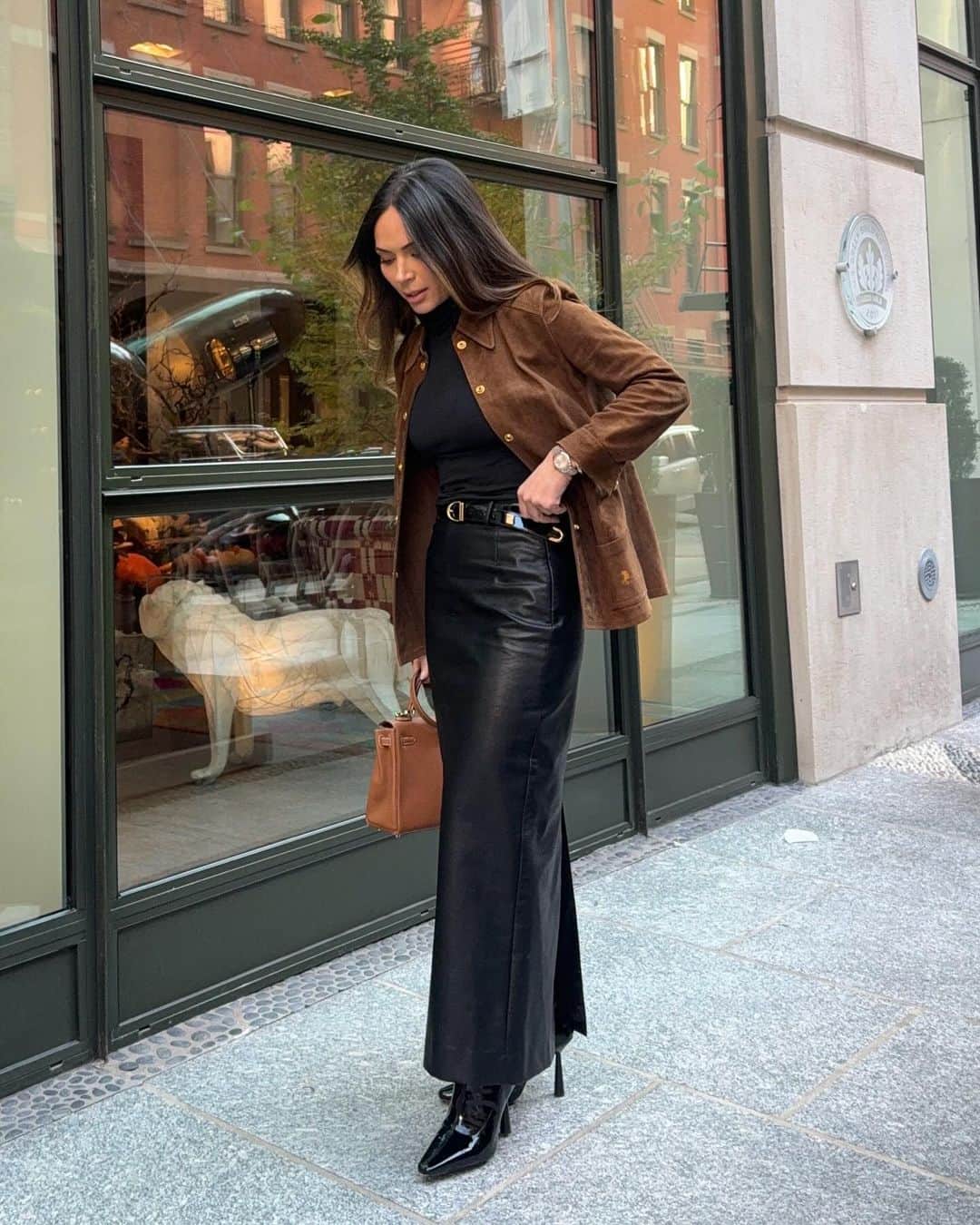 Marianna Hewittのインスタグラム：「vintage celine suede jacket courtesy of my moms closet 🤎」