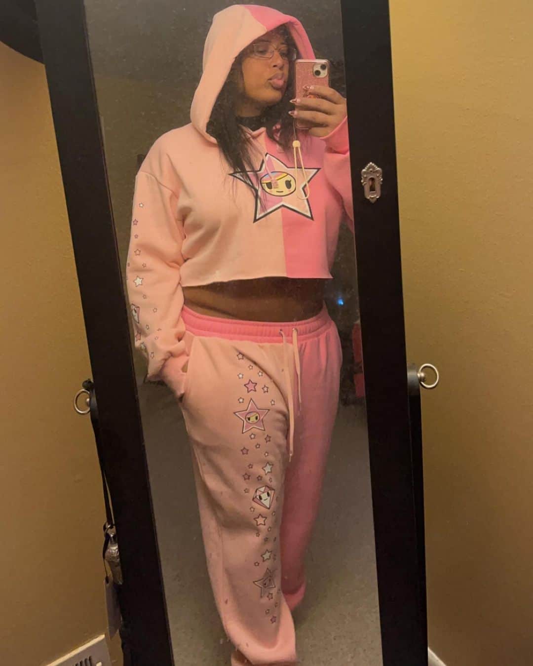 ナイラ・ローズのインスタグラム：「Oohhh she @tokidokibrand #cozy 💋💋」