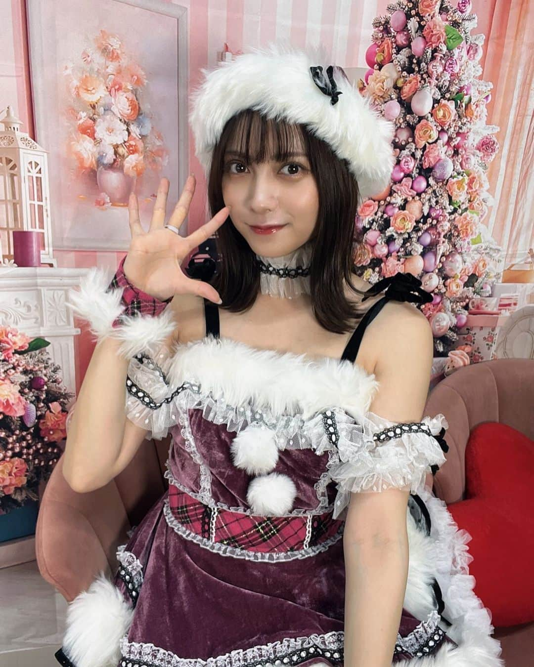 桃月なしこのインスタグラム：「なしサンタ  #桃月なしこ #なしこたそ #クリスマス #クリスマスコスプレ #christmas #xmas」