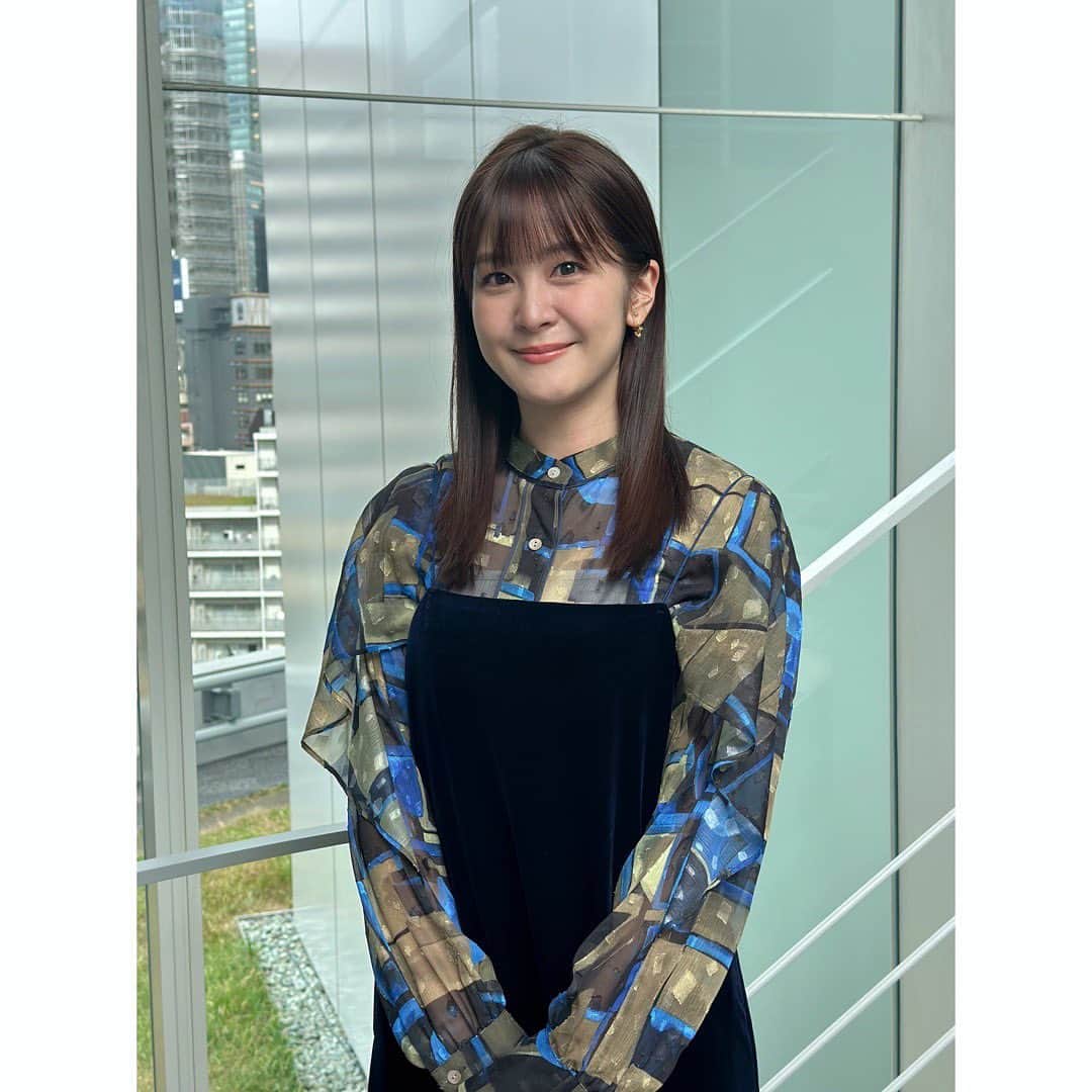 林美桜のインスタグラム：「#ワイドスクランブル #衣装 . 1.2 ブラウス・ワンピース @rosebud_official_ アクセサリー @starjewelry_press . 3.4 カーディガン @nolleys_official スカート @rosebud_official_ アクセサリー @star_jewelry_girl . 5.6 ブラウス・スカート @rosebud_official_ アクセサリー @star_jewelry_girl . 7.8 ブラウス・スカート @nolleys_official アクセサリー @star_jewelry_girl」