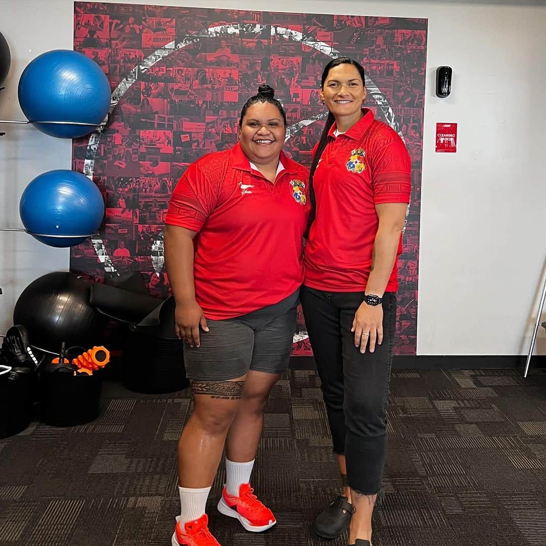 バレリー・アダムスのインスタグラム：「Good Luck @ata_tuutafaiva . The Solomon Islands and the South Pacific Games await you 🇹🇴🇸🇧..  Ofa lahi atu Miss Houma (never pelu😎)」