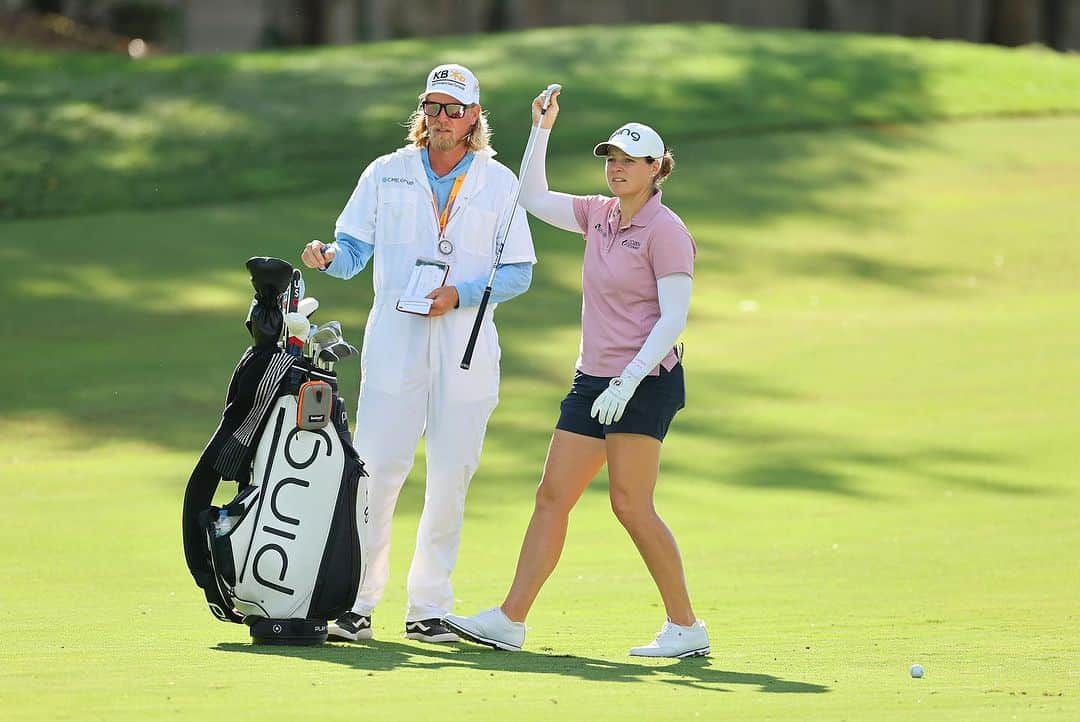 アリー・ユーイングさんのインスタグラム写真 - (アリー・ユーイングInstagram)「As this year comes to a close, I am grateful for everything I experienced and learned in my 7th year on the @lpga_tour ! Thank you to my team and sponsors for all of the continued support. I couldn’t do it without you!   Here’s to off-season! Everyone have a Happy Thanksgiving and Merry Christmas!」11月22日 8時03分 - a_mc10