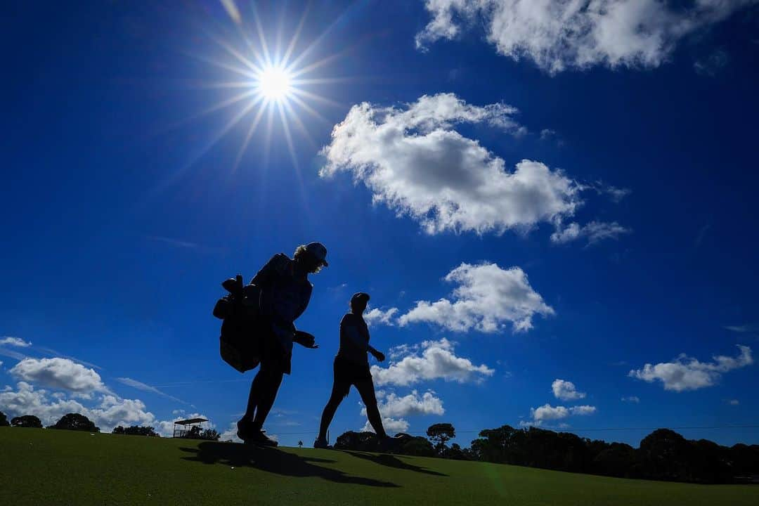 アリー・ユーイングさんのインスタグラム写真 - (アリー・ユーイングInstagram)「As this year comes to a close, I am grateful for everything I experienced and learned in my 7th year on the @lpga_tour ! Thank you to my team and sponsors for all of the continued support. I couldn’t do it without you!   Here’s to off-season! Everyone have a Happy Thanksgiving and Merry Christmas!」11月22日 8時03分 - a_mc10