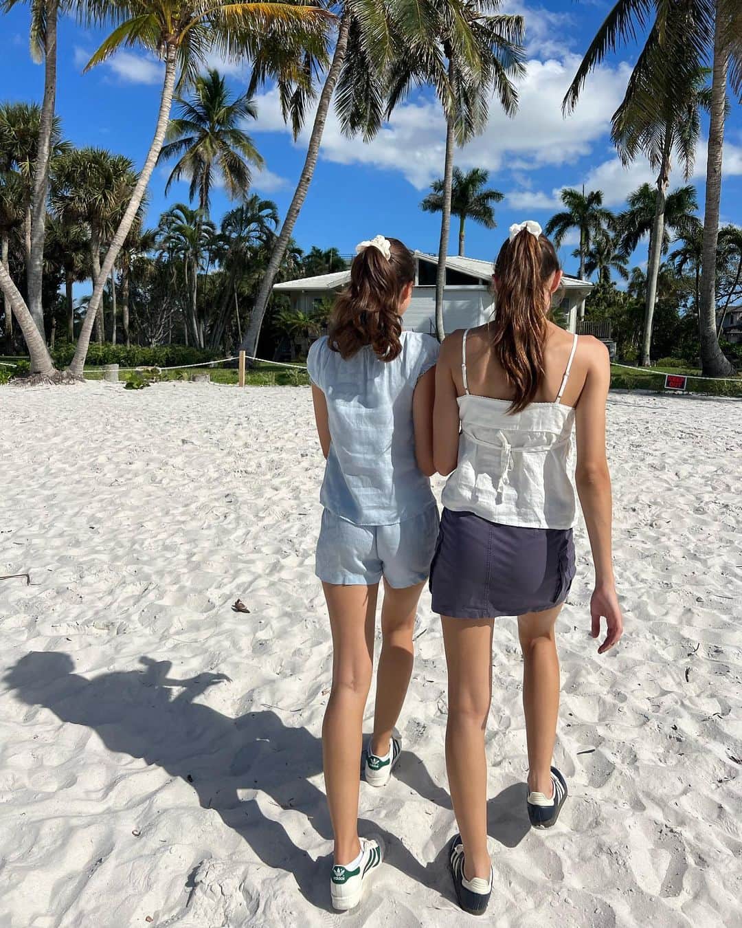 ブランディメルビルのインスタグラム：「#brandyusa」
