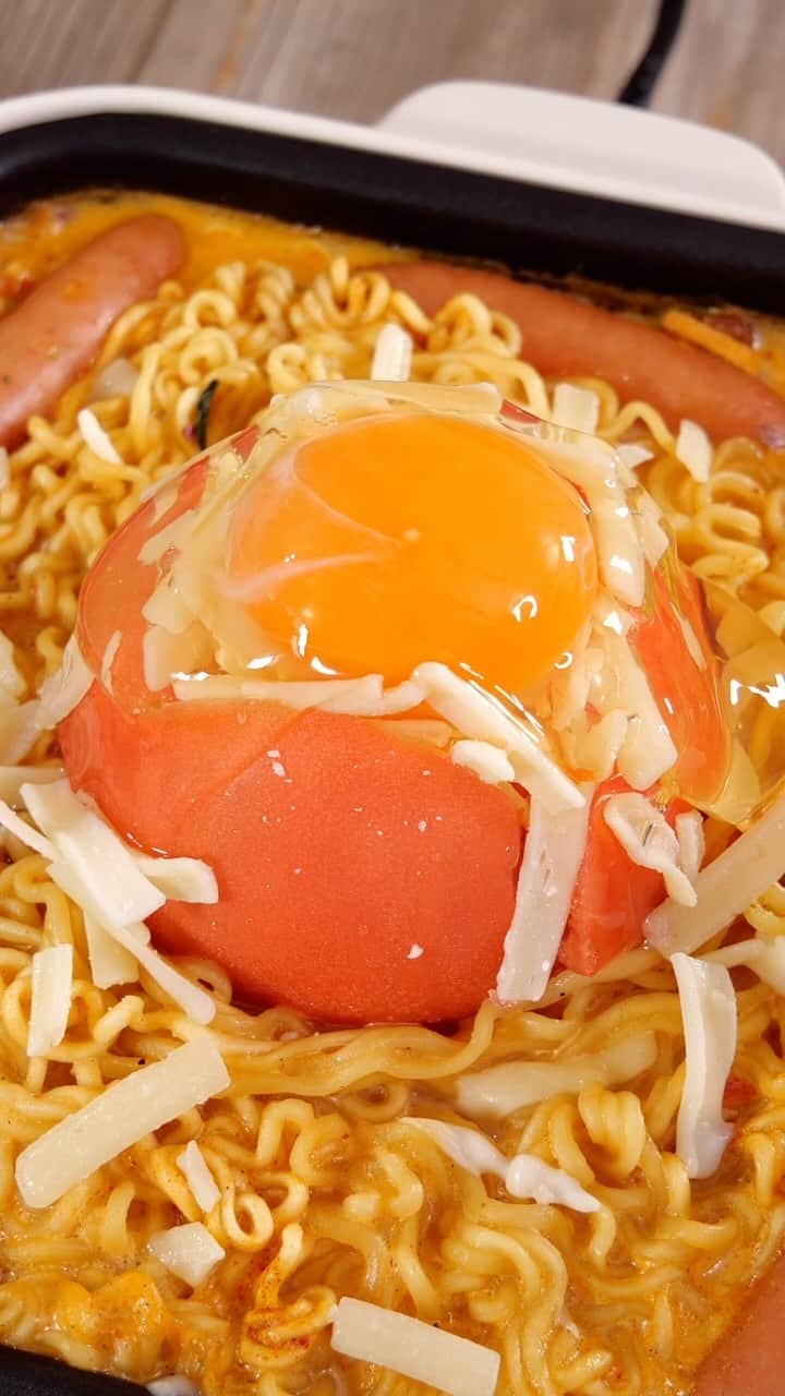 ケンティー健人のインスタグラム：「tomato spicy ramen 🍅🍜 #food」