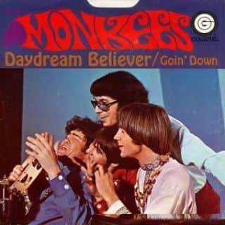 中村松江さんのインスタグラム写真 - (中村松江Instagram)「今日の一曲はthe Monkeesで『Daydream Believer』です✨ アルバム「The Birds, the Bees & the Monkees」 に収録。 1967年にアメリカのバンド、モンキーズがリリースした大ヒット曲です✨ 1980年にTBSで再放送された「ザ・モンキーズ・ショー」をよく観ていて、同じ頃コダックのCMにこの曲が使われたので、強烈に記憶に残っています🎶 やはり名曲ですね😄 (№1538) #歌舞伎　 #中村松江 #themonkees #daydreambeliever #thebirds,thebees&themonkees」11月22日 8時25分 - matsue_nakamuraofficial