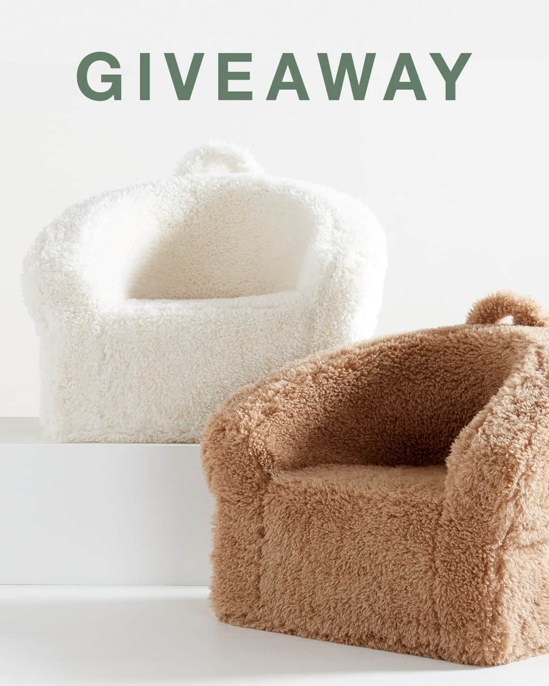 ジャスミン・トゥークスのインスタグラム：「🚨 Giveaway alert! We partnered with bestselling author and entrepreneur @thelaurenkennedy for our holiday gift guide (see all of her picks at our link in bio). Now we are giving away one of her favorite gifts—our Faux Fur Barrel Chair—to one lucky winner!  For your chance to win:  - Like the post.  - Comment a 🪑 and tag a friend.  - Make sure to follow @crateandkids.  Enter 11/21–11//24 at crateandbarrel.com/terms. No purchase necessary. Restrictions apply. Subject to Official Rules. Void where prohibited. Not sponsored or endorsed by Instagram.  #Giveaway #GiftGuide #HolidayGiftGuide #ToddlerChair #KidsChair」