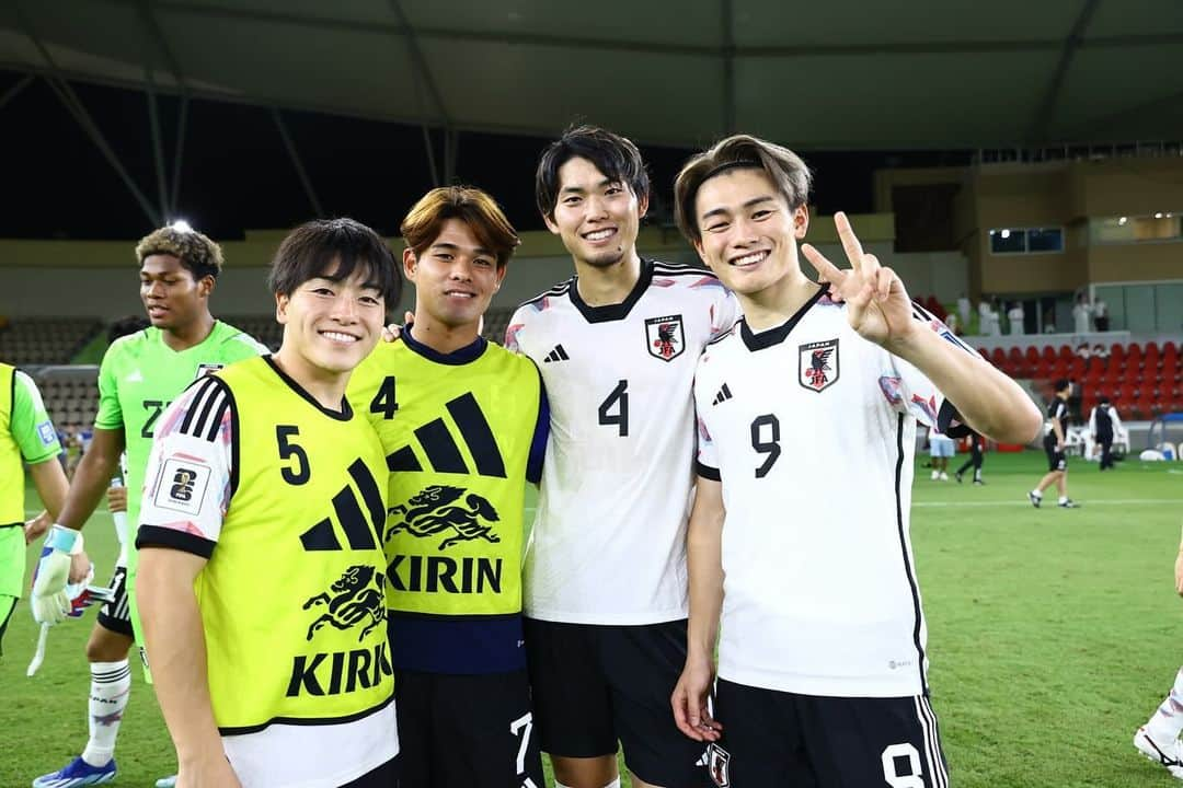 上田綺世のインスタグラム：「ナイス連勝✌️  #上田綺世 #日本代表 #9 ✌️」