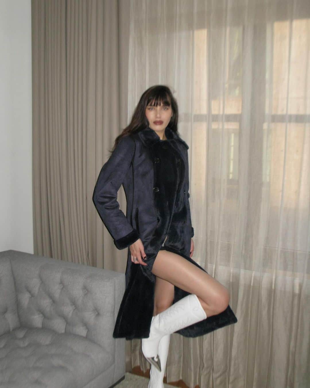 ナタリー・スアレスのインスタグラム：「Excited to wear all of my coats soon! @maisonatia」