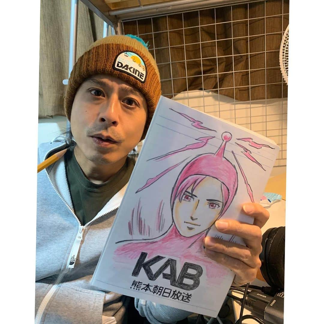 テレビ朝日「陸海空 こんな時間に地球征服するなんて」のインスタグラム：「． KAB 熊本朝日放送でも 放送して頂ける事になりました。 早速ケービィーを勝手にキャラ変。 美形な妖精にしてみました！ 背中には小さな羽が生えています。 好物は熊本名物・辛子レンコンです！ナ。  ※ケービィー（本物）は写真5枚目。 　@kbch_kumamoto 　KAB熊本朝日放送では 　毎週日曜 午前11時〜放送中！」