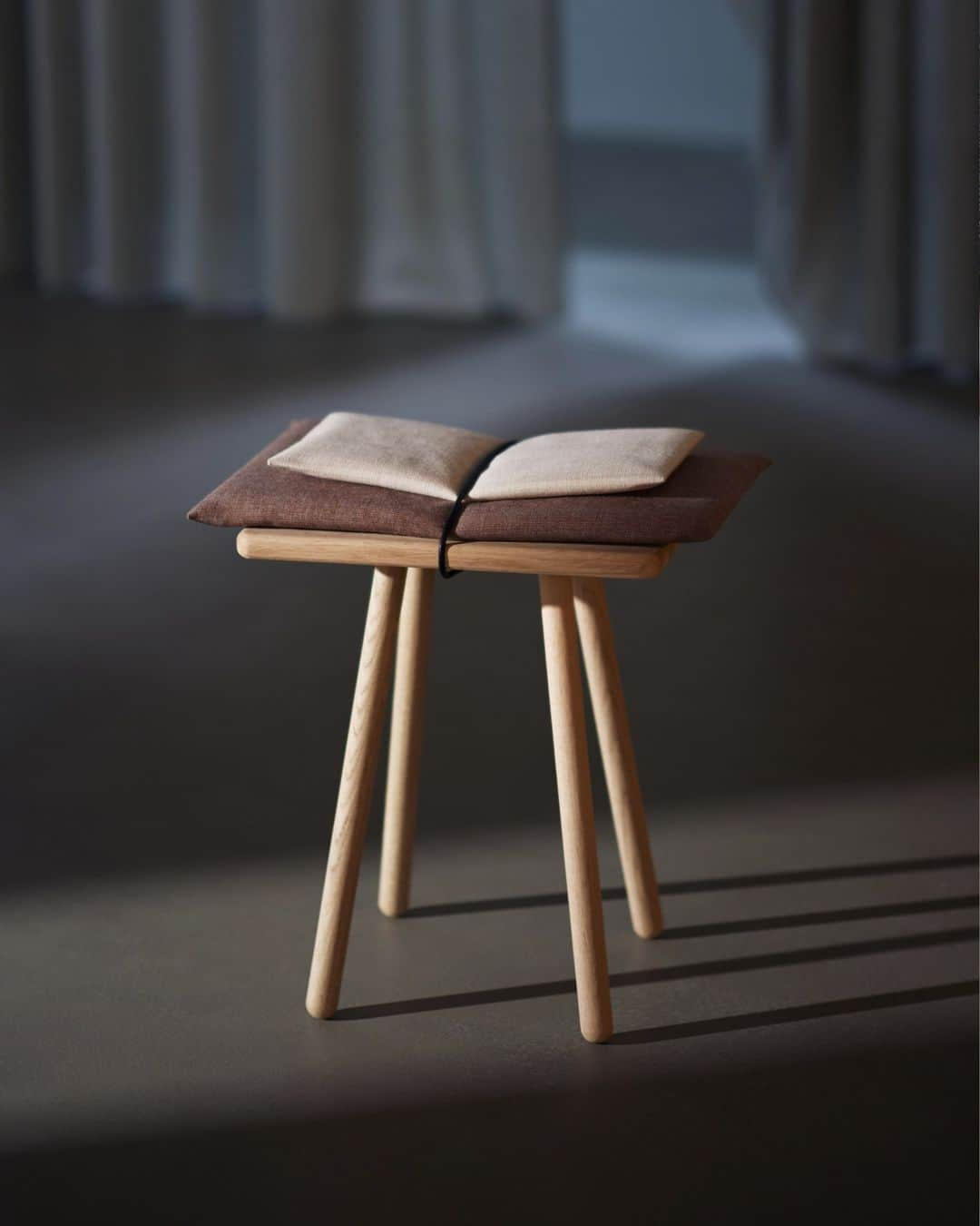 フリッツハンセンさんのインスタグラム写真 - (フリッツハンセンInstagram)「The Georg stool was designed by @chrisliljehal in 2013. Calm in appearance, the stool embodies a warm mix of Nordic sensuality and Japanese minimalism. ⁠ ⁠ Crafted in FSC-certified oak, a strap holds the soft cushion in place. ⁠ For its 10th anniversary, Halstrøm has extended her creative vision and created ten unique editions, demonstrating the possibilities in the design. ⁠ ⁠ These ten original stools will be exhibited and sold at the Fritz Hansen Store in Copenhagen from 22nd November to December 6. All proceeds will go to charities selected by the designer. ⁠  Textile supplied by @kvadrattextiles  ⁠ Learn more about the designer and the Georg series via the link in bio.」11月22日 14時58分 - fritzhansen