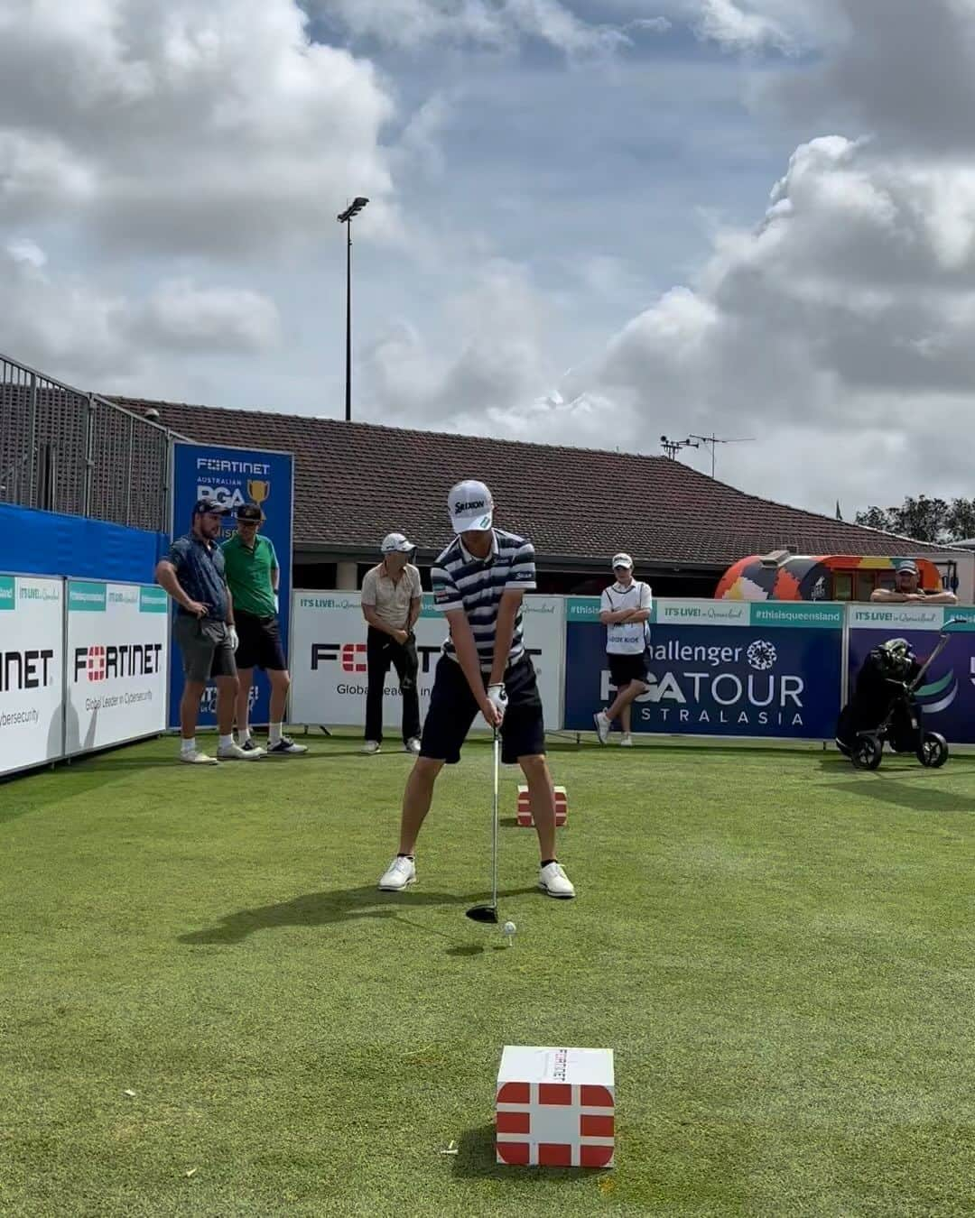 星野陸也のインスタグラム：「プロアマ⛳️ 今週から欧州ツアー2024シーズン開幕🇦🇺 笑 先週最終戦で今週開幕ってすげーな笑  #プロアマ #dpworldtour #2024 #開幕　 #オーストラリア」