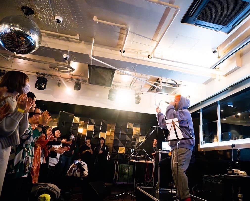 N∀OKIのインスタグラム：「Bar, isn't it? SENDAI Realize 21st Anniversary Party  9月ぶり @takuinsist  と 着々とこさえたオリジナルと カバーを織り交ぜ 今までを圧倒的に凌駕する精度で 全部解放できやした  ワテの結婚式二次会的 エセビートボックスから 無茶ぶりタクちゃん即興RAP 今思い出しても笑けますわ  出番の後に客席から ノブヤ&マサヒコを観てるのは 不思議な感じでしたな  締めにWalkもやれて大団円  素晴らしい経験と機会を 与えてくれた @mizuhoendo  ありがとうございます そして おめでとうございます  また必ずや  写真は急遽駆けつけてくれた @ishii_maki  おおきにどすん」