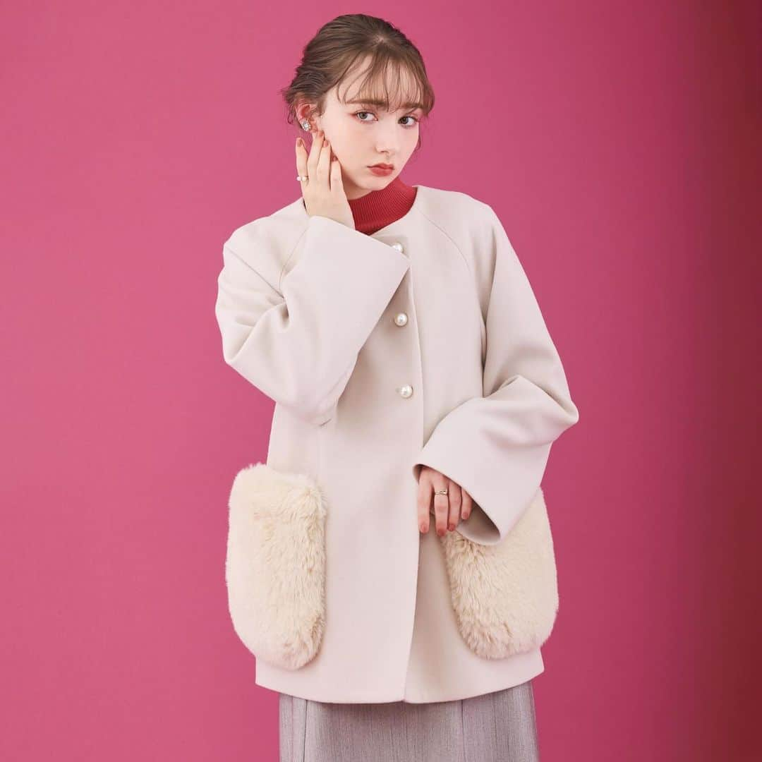 Couture brooch クチュールブローチ公式さんのインスタグラム写真 - (Couture brooch クチュールブローチ公式Instagram)「WINTER COAT COLLECTION 「毎日を彩るコート」 ⁡ ˗˗˗˗˗˗˗˗˗˗˗˗˗˗˗˗˗˗˗˗˗˗˗˗˗˗˗˗˗˗˗˗˗˗˗˗˗˗˗˗˗˗˗˗˗˗˗˗˗˗˗˗˗˗˗˗˗˗˗˗˗˗ ⁡ 🏷️ 【フェイクファー付け外し可能】 フェイクファーポケットハーフコート ¥13,990 ［商品番号 508-97004 ］ ⁡ 🏷️ 【吸湿発熱/サステナブル機能糸使用】 フェイクパールリブニット ¥4,500 ［商品番号 508-17018］ ⁡ 🏷️ 【肩紐調節可能】ストライプキャミワンピース ¥6,990 ［商品番号 508-57017］ ⁡ ⁡ ⁡ オンラインサイトは プロフィールTOPリンクよりご覧ください🔗 → @couturebrooch_official  ⁡ ˗˗˗˗˗˗˗˗˗˗˗˗˗˗˗˗˗˗˗˗˗˗˗˗˗˗˗˗˗˗˗˗˗˗˗˗˗˗˗˗˗˗˗˗˗˗˗˗˗˗˗˗˗˗˗˗˗˗˗˗˗˗˗˗˗˗˗˗˗ #couturebrooch #クチュールブローチ #2023winter  #高見え #プチプラ #フェミニン #冬 #winter #冬コーデ #コート #ファーコート #ニット #ニットコーデ #冬ニット #ニットトップス #スリット #バックデザイン #キャミワンピ #パール」11月22日 21時30分 - couturebrooch_official