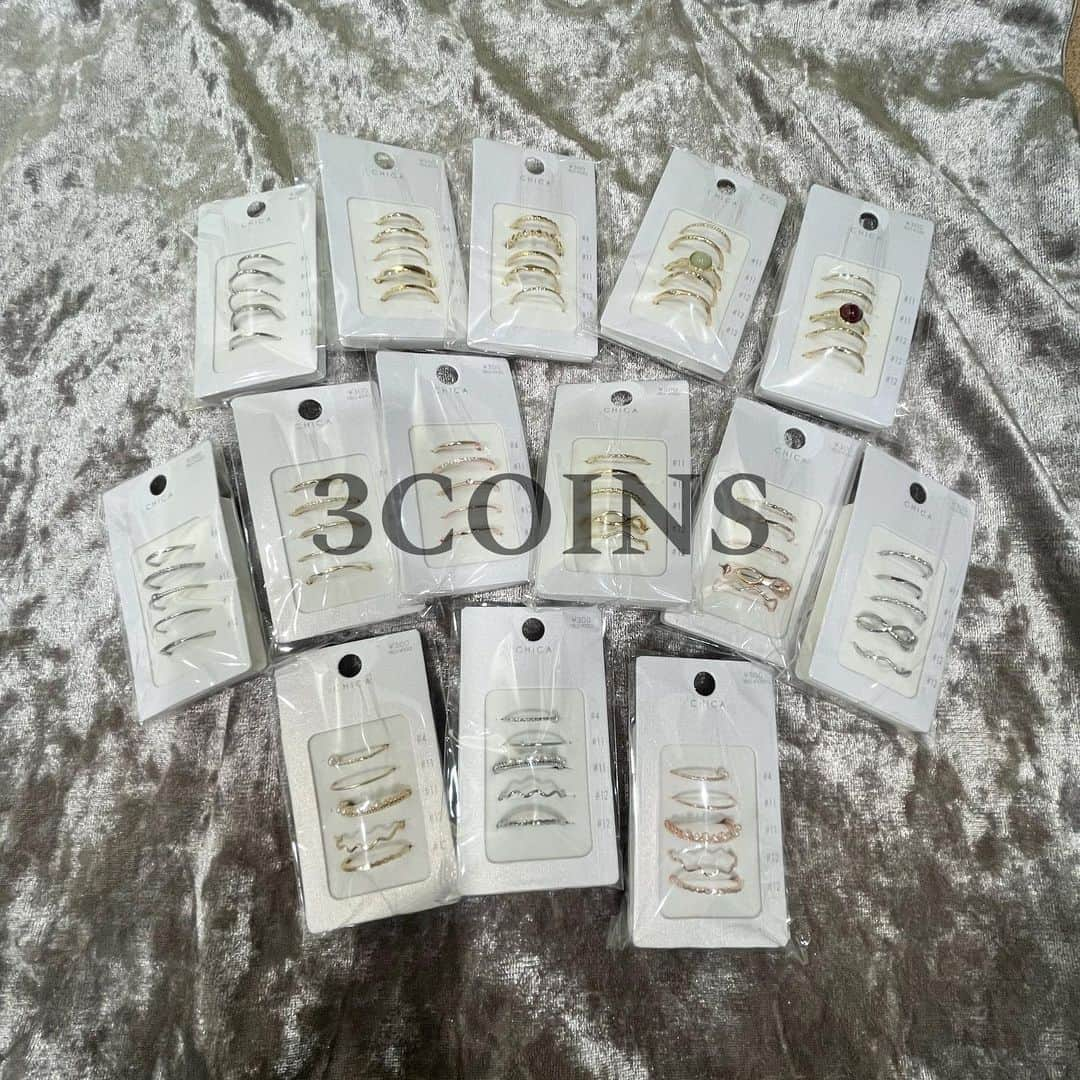 3COINS lN LUMINEのインスタグラム：「こんにちは🎀  3COINSルミネ大宮店です！  アクセサリーの新商品が入荷致しました🧡  ☑︎ 5Pリングセット (PEARLGD /PK/SV) (CROSSGD/PK/SV) (STONEGD/PK/SV) (METALGD/SV) (COLOR) (RD/BL)  アクセサリー各種　300円(税込330円)  他にも新商品多数入荷致しております💞  ぜひこの機会にご覧ください！  ご来店お待ちしております🛍  店舗により入荷日・在庫状況が異なります。 お気軽にお近くの店舗までお問い合わせください。 ※3COINS＋plus那覇メインプレイス店 3COINS＋plus沖縄パルコシティ店 3COINS＋plusイオンモール沖縄ライカム店は、木曜日発売です。  #3COINS#3COINS新商品#スリコ #スリコ新商品 #アクセサリー販売 #ルミネ大宮 #リング #指輪」