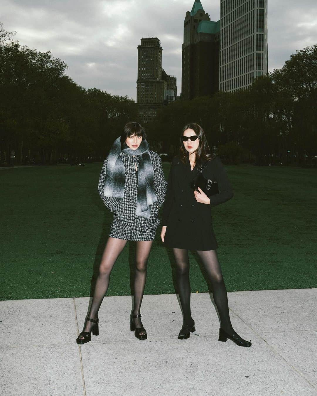 ナタリー・スアレスさんのインスタグラム写真 - (ナタリー・スアレスInstagram)「As sisters, we love taking @thekooples matching suiting and extra minis out on the town. This season’s The Kooples winter collection is all about luxurious velvets and tweeds that celebrate seventies rock n’ roll. #SuarezSisters #TheKooples #TheKooples15Years #ad」11月22日 10時06分 - natalieoffduty