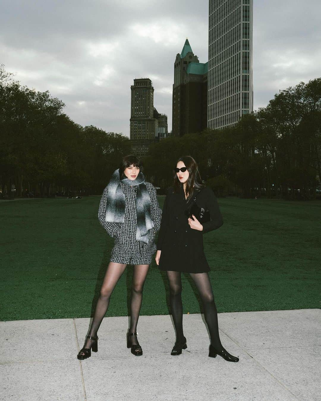 ナタリー・スアレスさんのインスタグラム写真 - (ナタリー・スアレスInstagram)「As sisters, we love taking @thekooples matching suiting and extra minis out on the town. This season’s The Kooples winter collection is all about luxurious velvets and tweeds that celebrate seventies rock n’ roll. #SuarezSisters #TheKooples #TheKooples15Years #ad」11月22日 10時06分 - natalieoffduty