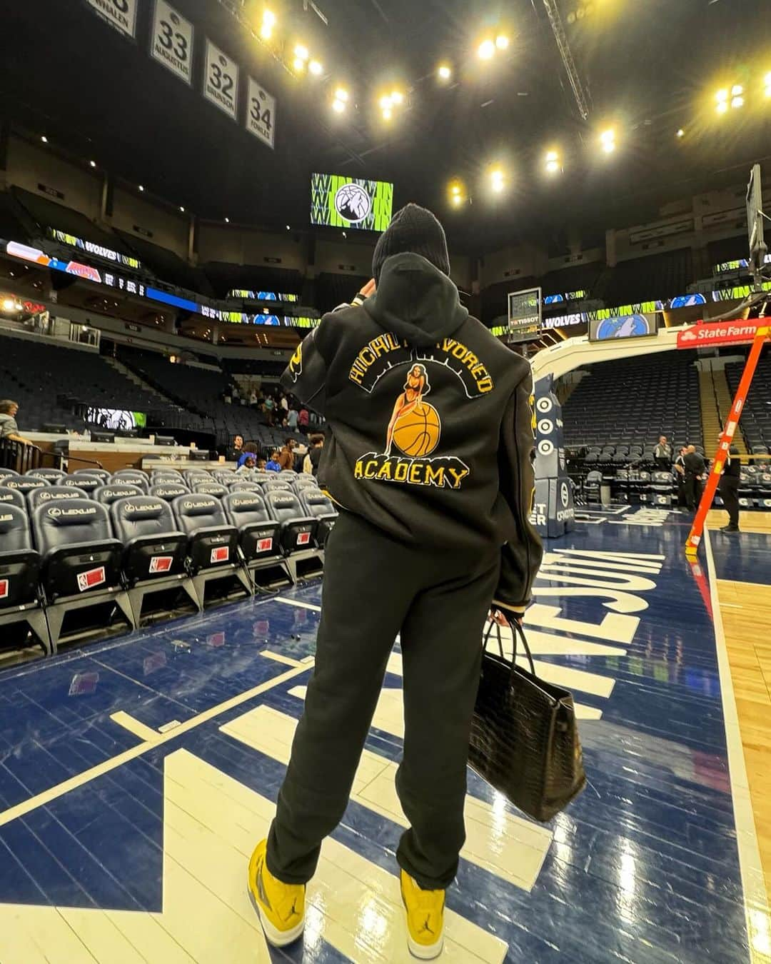 ジョーディン・ウッズさんのインスタグラム写真 - (ジョーディン・ウッズInstagram)「A sample from the @woodsbyjordyn archive that @karltowns and I collaborated on.. I’m actually obsessed with this letterman.. should we produce this!?  Also bringing something other than clothing to @woodsbyjordyn this holiday season.. 😉 ALSO Black Friday sale coming this week, 35% off and a free HAT with purchase over $150🤍」11月22日 10時08分 - jordynwoods