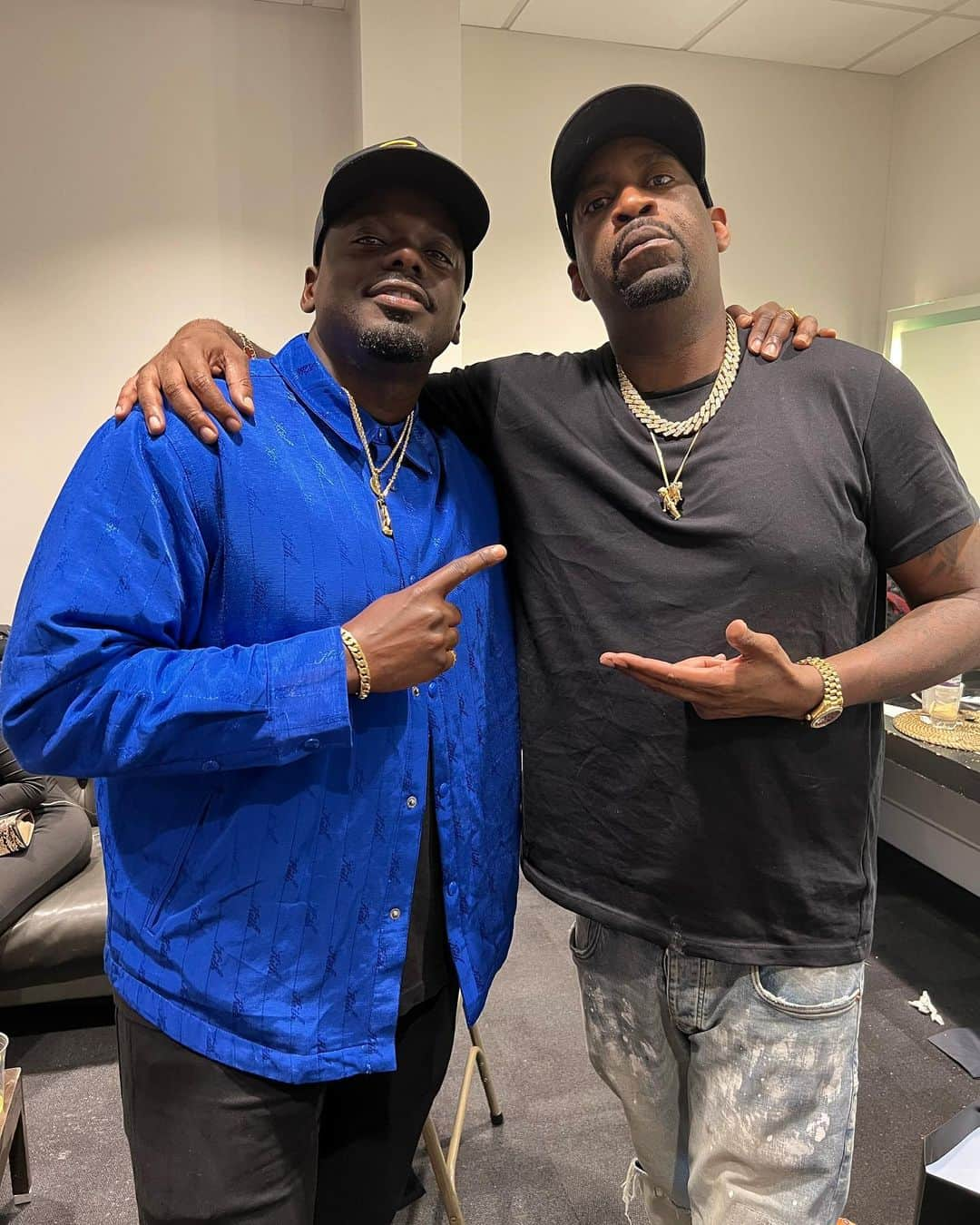 トニー・イエイヨーのインスタグラム：「London part 3 backstage all the big dogs in #o2arena #finallaptour @danielkaluuya #getout we outside .」