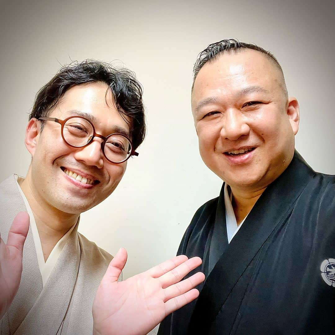 柳家三之助さんのインスタグラム写真 - (柳家三之助Instagram)「79回目の「三之助をみたかい？in 東京」ご来場ありがとうございました。ゲストの市寿さんと楽屋でショット。次回の第80回は2024年1月31日水曜日です！ご予定くださーい。#落語」11月22日 10時21分 - sannosuke