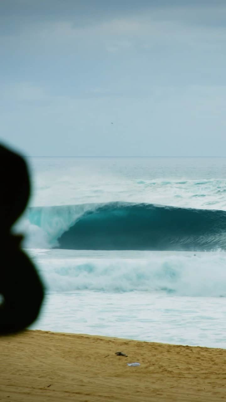 ジョン・ジョン・フローレンスのインスタグラム：「I’m really proud to share that @florence_marine_x will be sponsoring the @wsl Pipe event. Pipe has been my backyard and favorite wave for as long as I have been surfing. I’ve grown up watching and dreaming of being in these contests. And then one day I was in them, surfing with the same surfers I looked up to as a kid. To be able to support the event now is a dream come true. Stoked to have this opportunity alongside @yeti and @visslasurf」