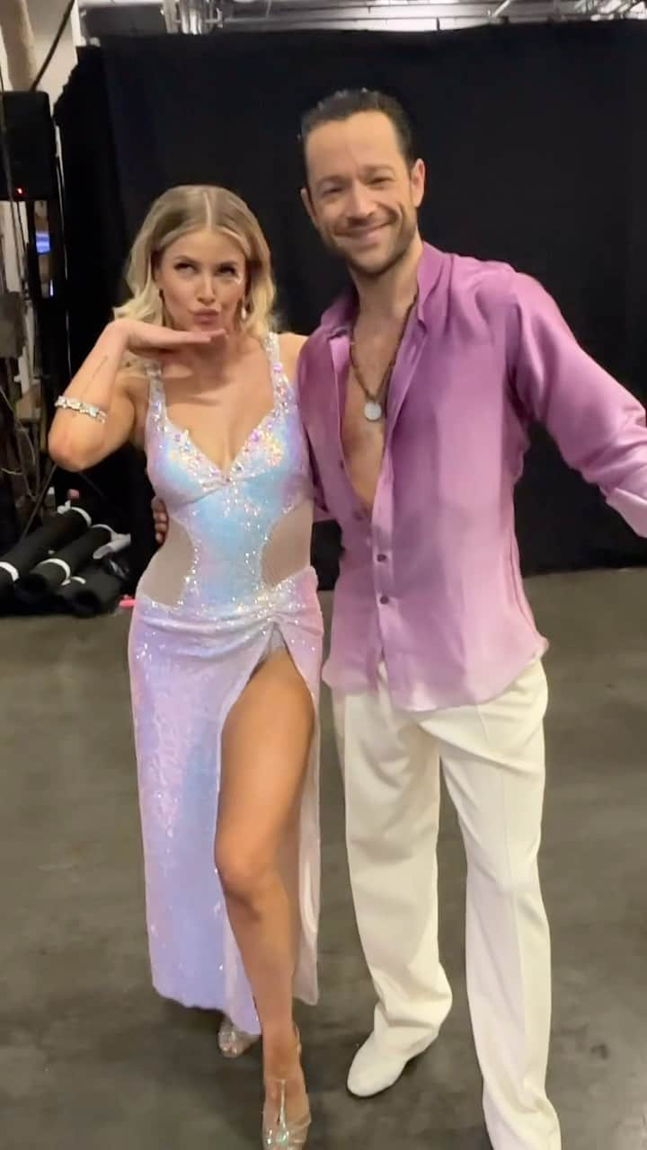 アリアナ・マディックスのインスタグラム：「We are LIVE and Celebrating Taylor Swift in our DWTS Ballroom RIGHT NOW! Hope y’all are watching, enjoying AND voting😉🙏」