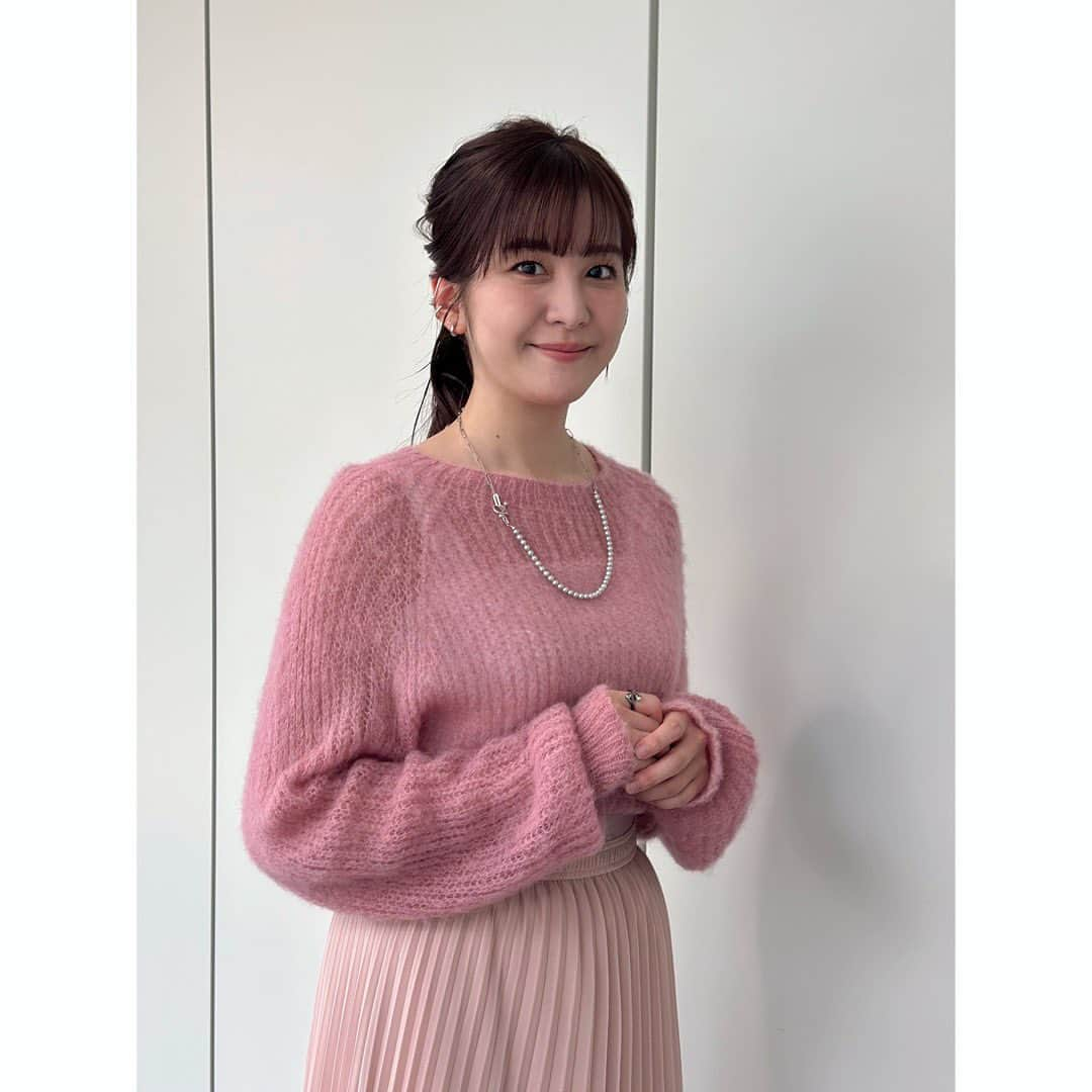 林美桜さんのインスタグラム写真 - (林美桜Instagram)「. #そだてれび #衣装 . そだてれびはワイドスクランブルとは違ったポップな雰囲気の衣装👗 スタイリストさんがいつも素敵な衣装を用意してくださっています🙇‍♀️❣️ 1.2枚目が#y2k な感じでお気に入りです😘 . 1.2 トップス・スカート @musinsa_japan イヤリング @cotomonomarche ブレス・リング @star_jewelry_girl 靴 @randa_pic . 3.4 ニット・スカート・ブーツ @marella_japan アクセサリー @star_jewelry_girl . 5.6 セットアップ @musubore_official ニット @_vacancy_official イヤリング @matildarose_official リング @ete_official 靴 @randa_pic . 7 ワンピース @baumundpferdgarten イヤリング @matildarose_official ネックレス・リング @joueteofficial . 8.9 ワンピース @arobe_official アクセサリー @star_jewelry_girl . #アナウンサー #ootd」11月22日 10時52分 - miou0hayashi